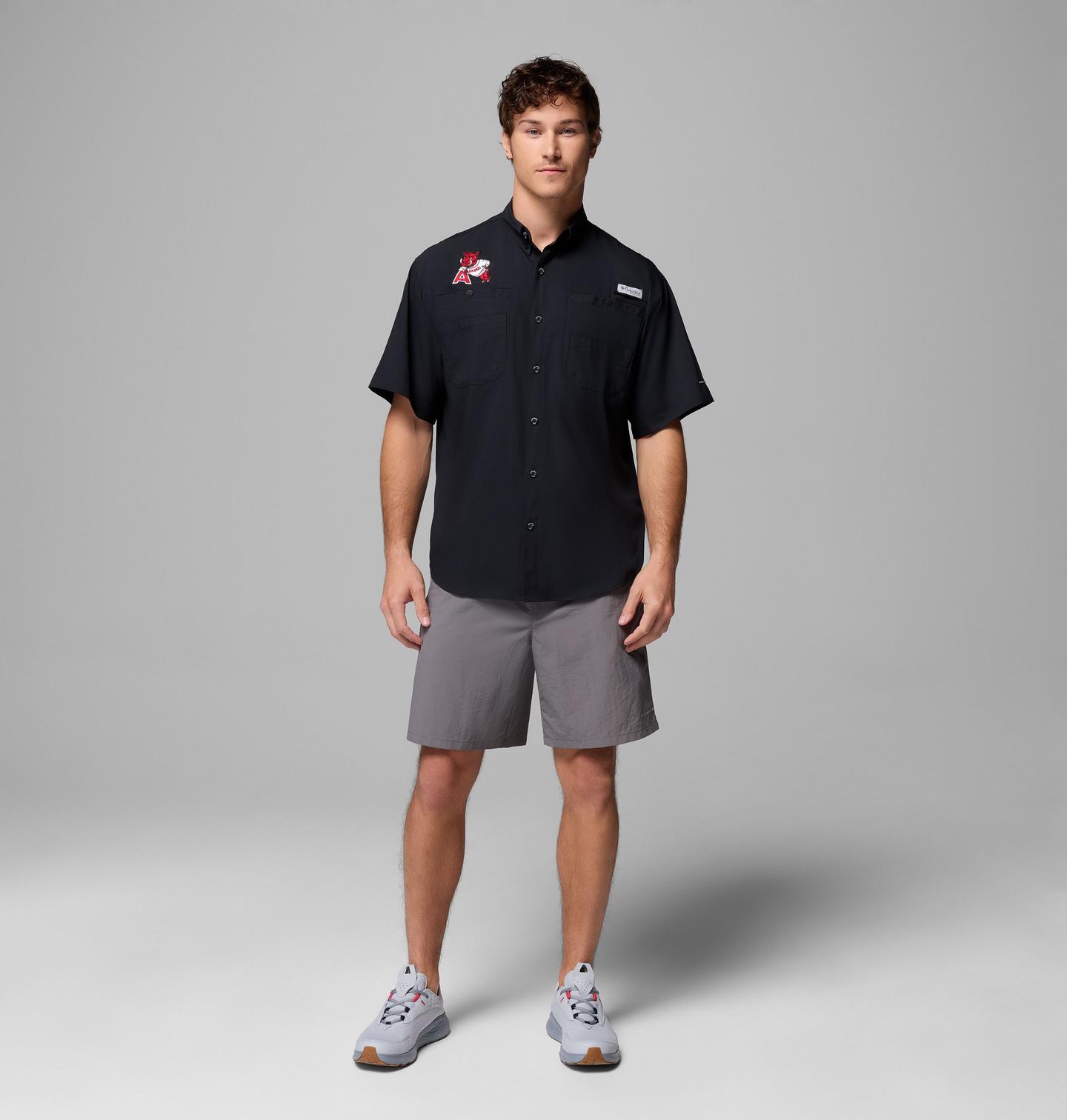 Мужская рубашка Columbia Collegiate PFG Tamiami Short Sleeve Shirt - Arkansas, цвет: Чёрный — фото 2