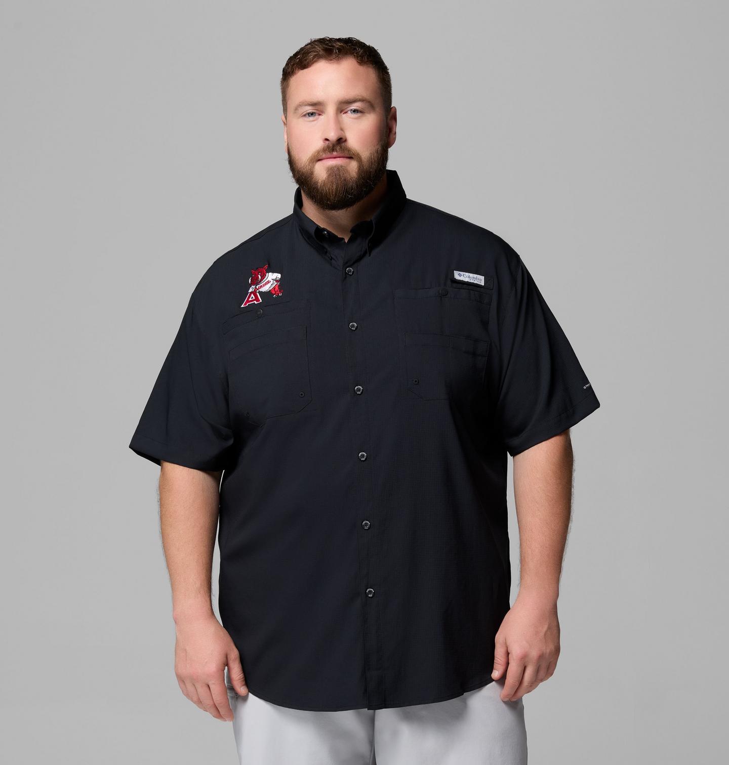 Мужская рубашка Columbia Collegiate PFG Tamiami Short Sleeve Shirt - Big - Arkansas, цвет: Чёрный — фото 1