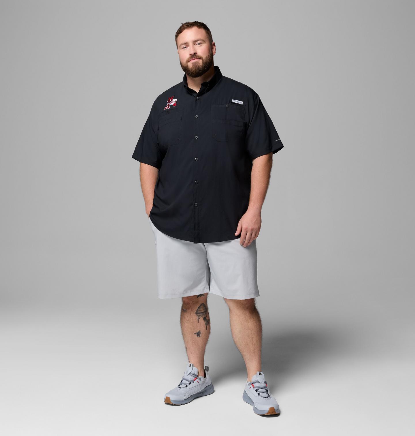 Мужская рубашка Columbia Collegiate PFG Tamiami Short Sleeve Shirt - Big - Arkansas, цвет: Чёрный — фото 2