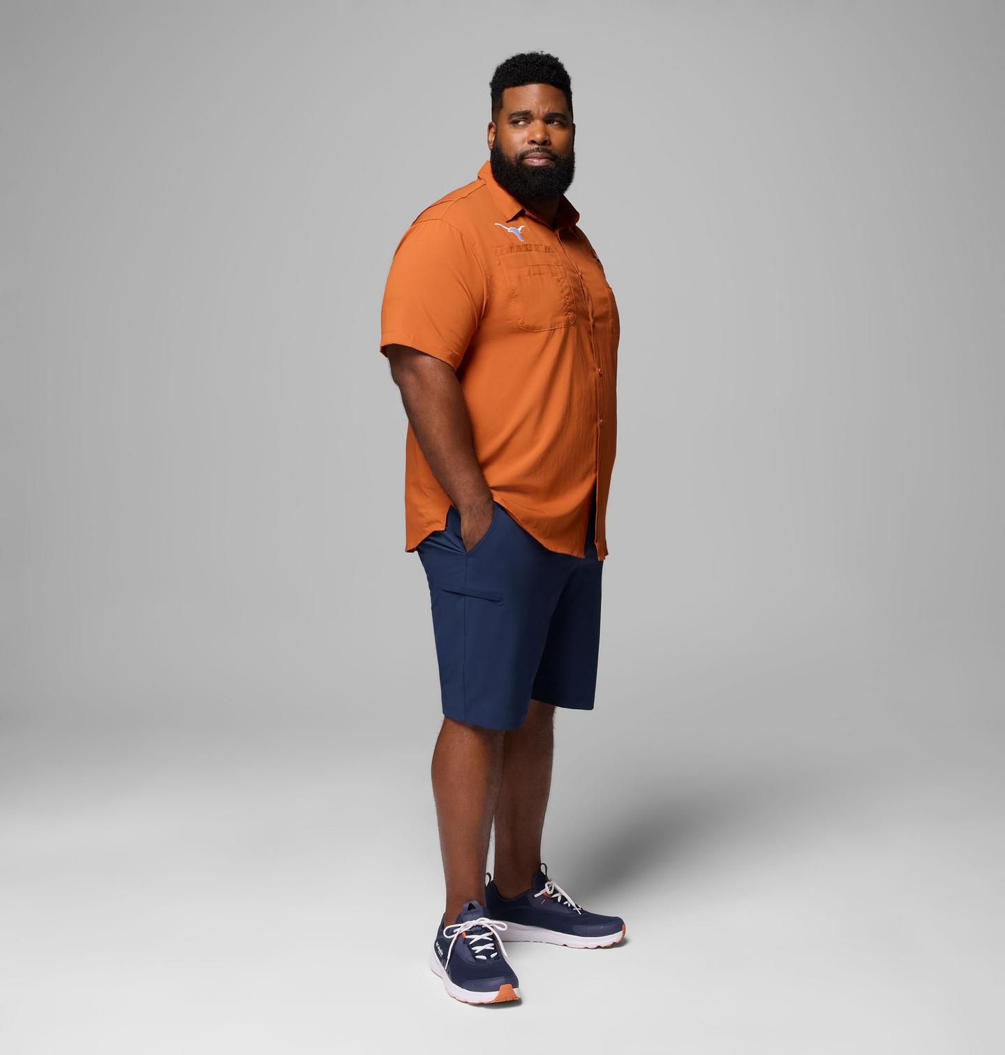 Мужская рубашка Columbia Collegiate PFG Tamiami Short Sleeve Shirt - Big - Texas, цвет: Кедровый — фото 2