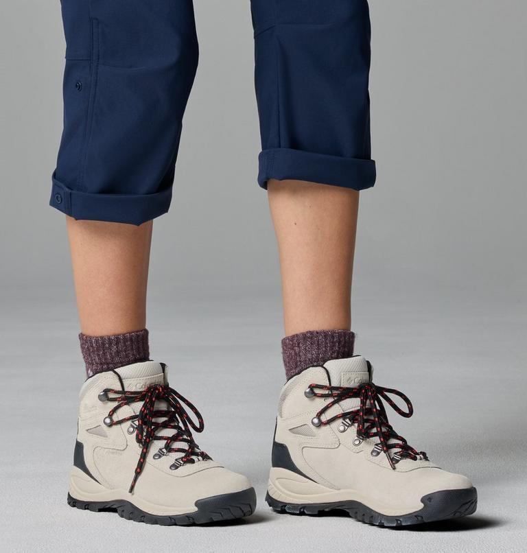 Bota de senderismo impermeable Newton Ridge Plus Amped para mujer, Color: Cloud Grey, Poppy Red, image 10