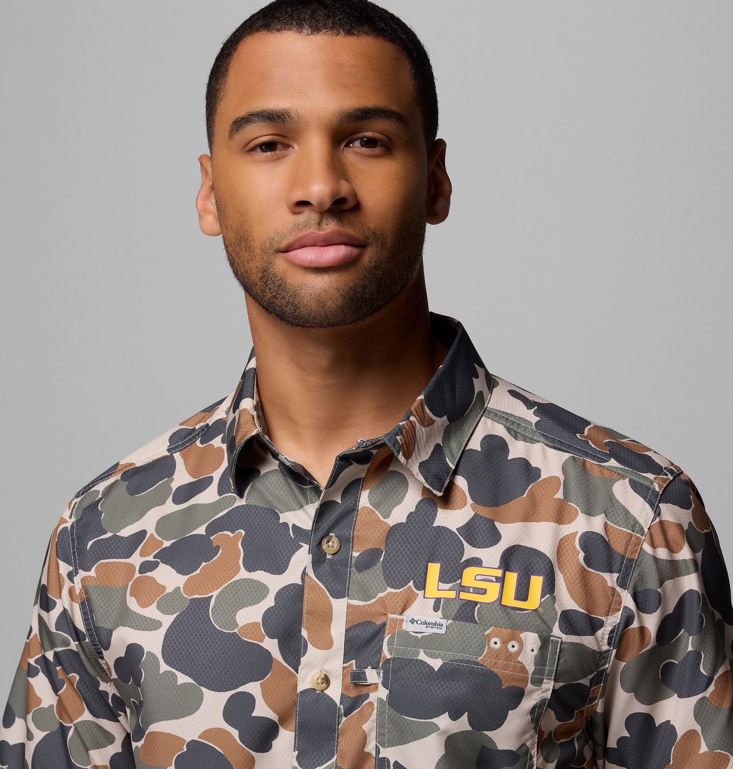 Мужская рубашка Columbia Collegiate PFG Super Slack Tide Shirt - LSU, цвет: Камуфляжный — фото 4