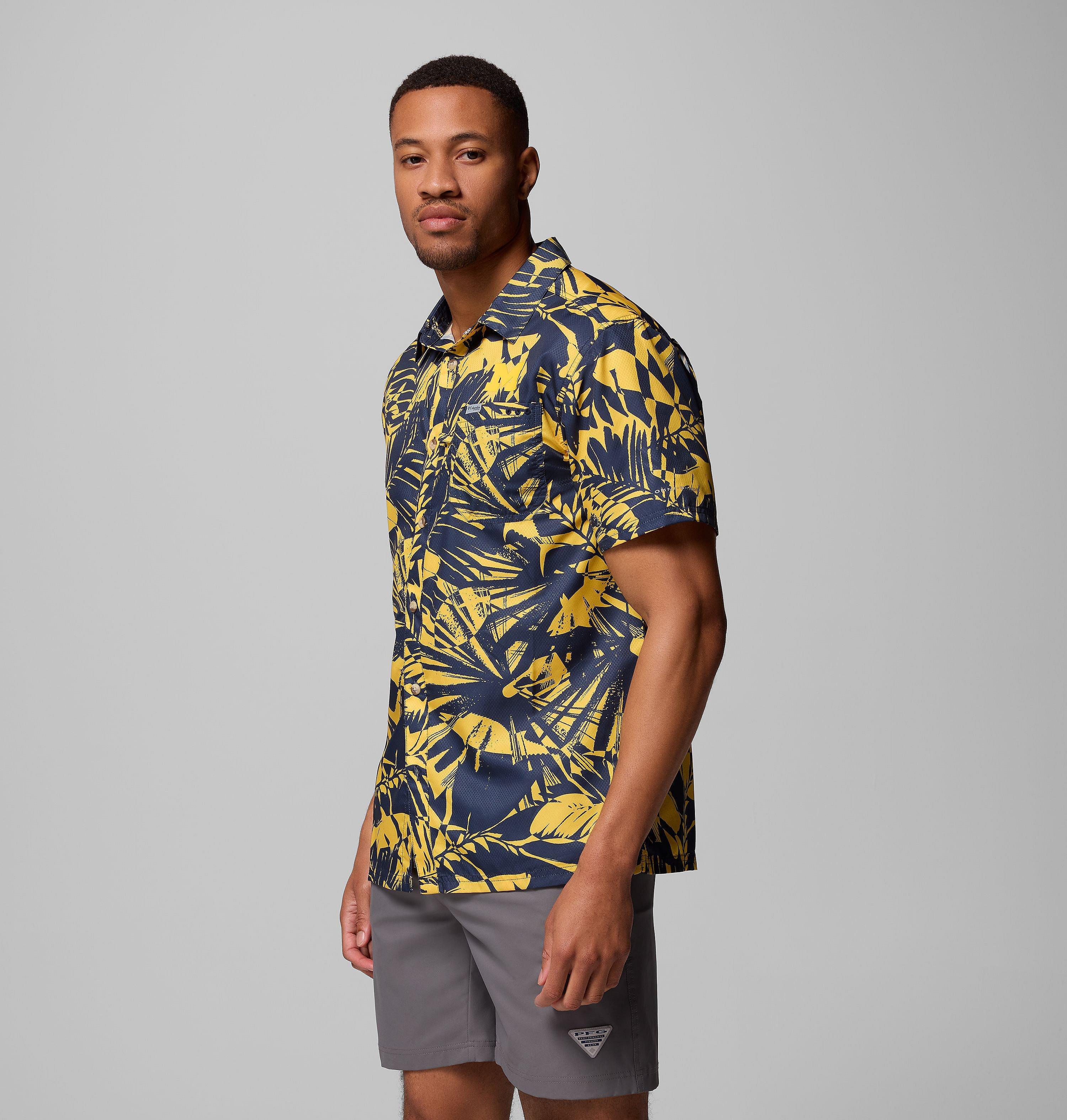 Men's Collegiate PFG Super Slack Tide Shirt - Michigan 4