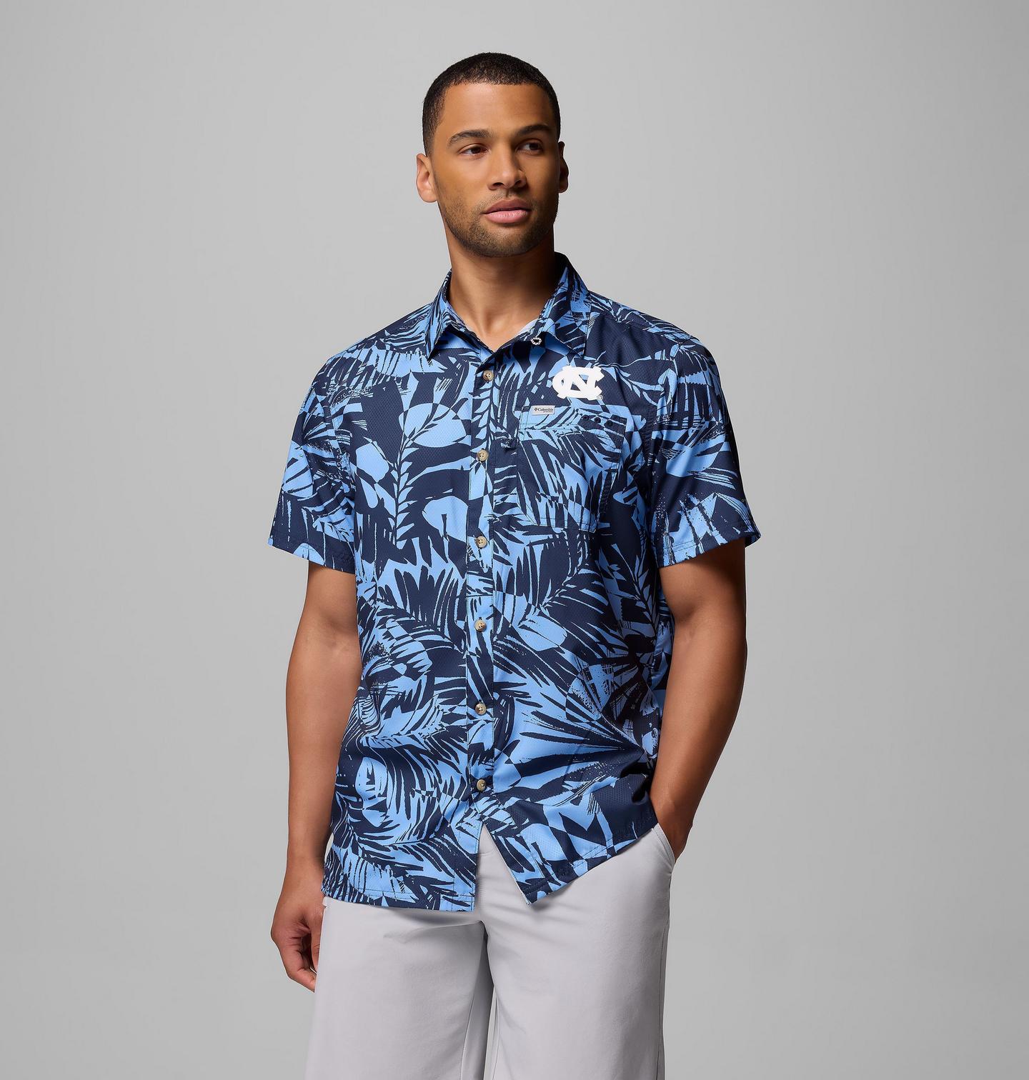 Мужская рубашка Columbia Collegiate PFG Super Slack Tide Shirt - North Carolina, цвет: Белый — фото 1