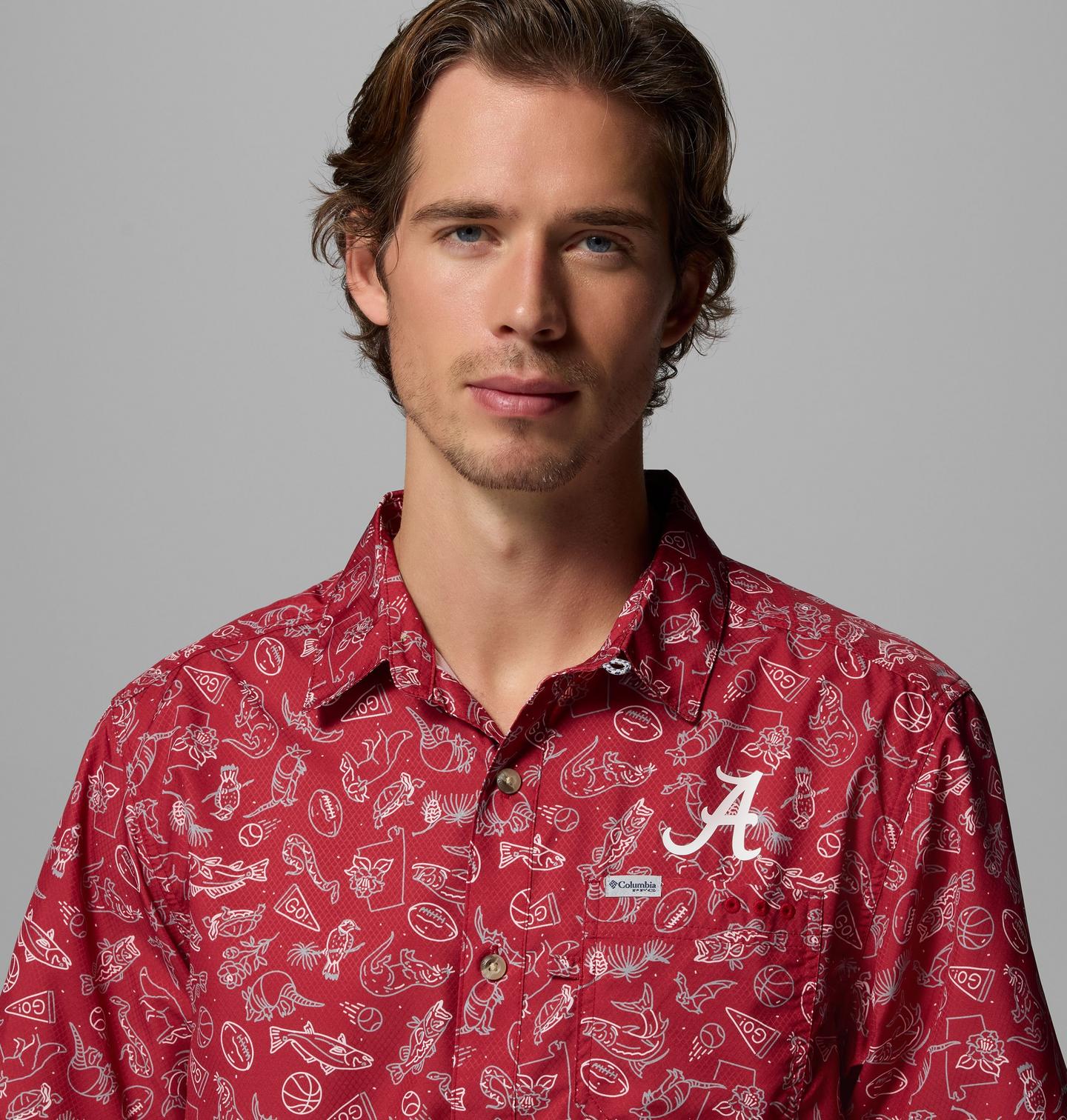 Мужская рубашка Columbia Collegiate PFG Super Slack Tide Shirt - Alabama, цвет: Красный бархатный с принтом — фото 4
