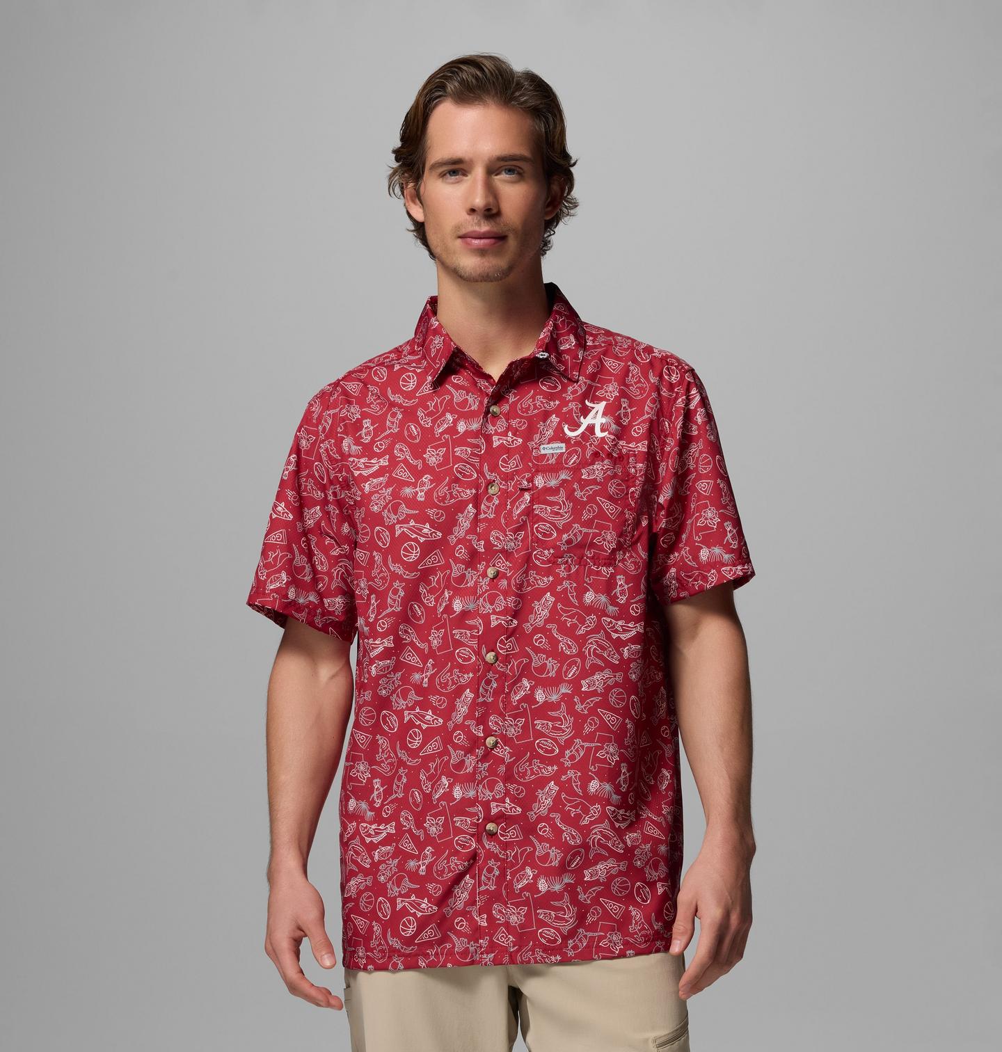 Мужская рубашка Columbia Collegiate PFG Super Slack Tide Shirt - Alabama, цвет: Красный бархатный с принтом — фото 1