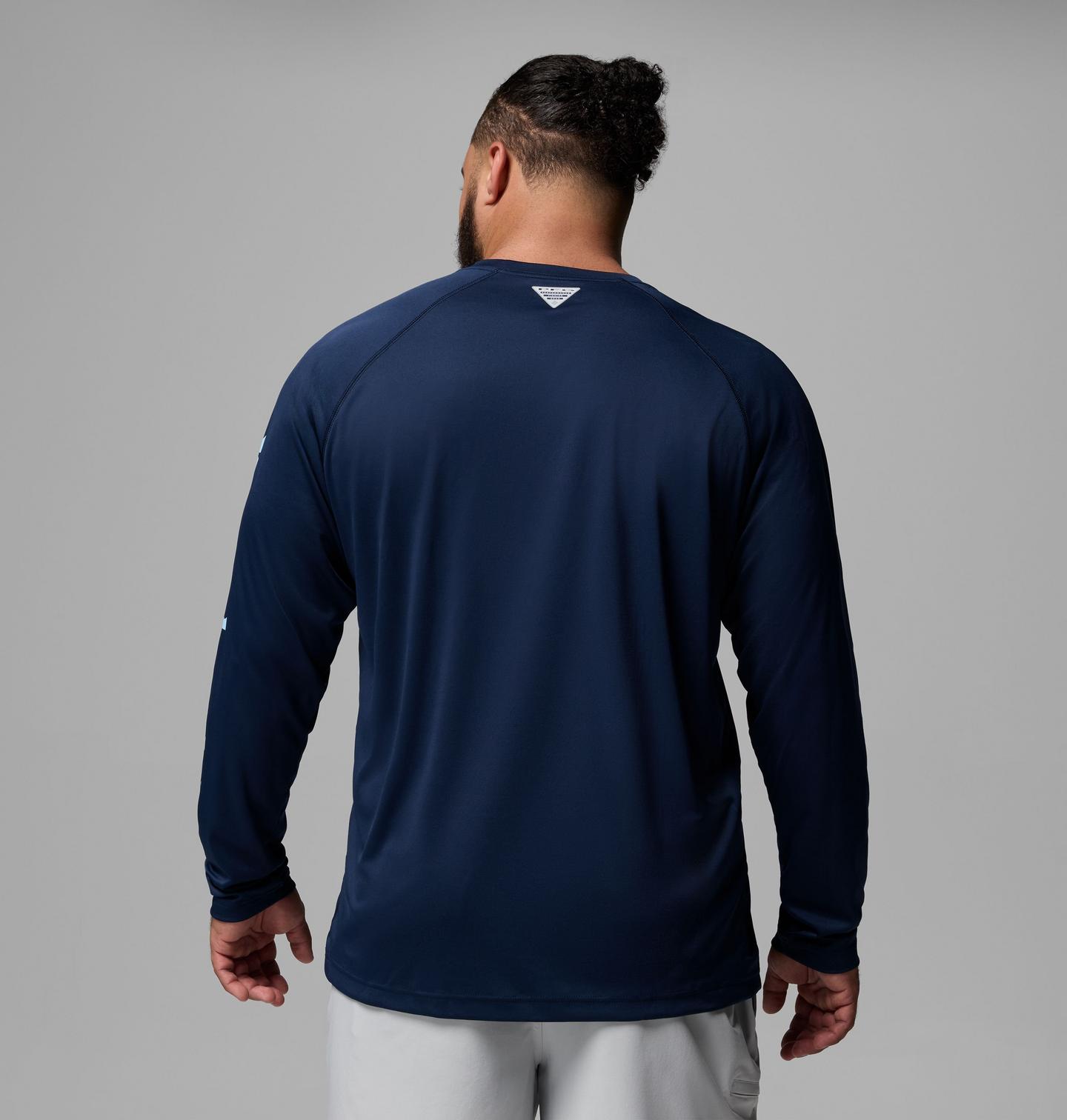Мужская рубашка Columbia Collegiate PFG Terminal Tackle Long Sleeve Shirt - Big - North Carolina, цвет: Тёмно-синий — фото 3