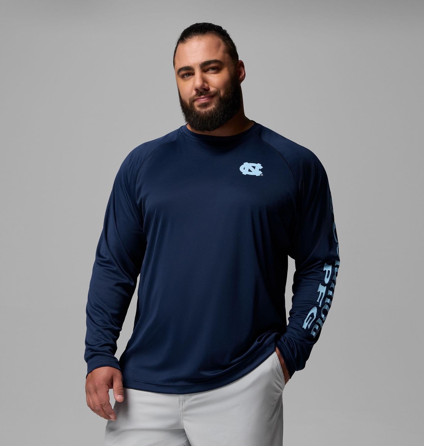 Мужская рубашка Columbia Collegiate PFG Terminal Tackle Long Sleeve Shirt - Big - North Carolina, цвет: Тёмно-синий — фото 1