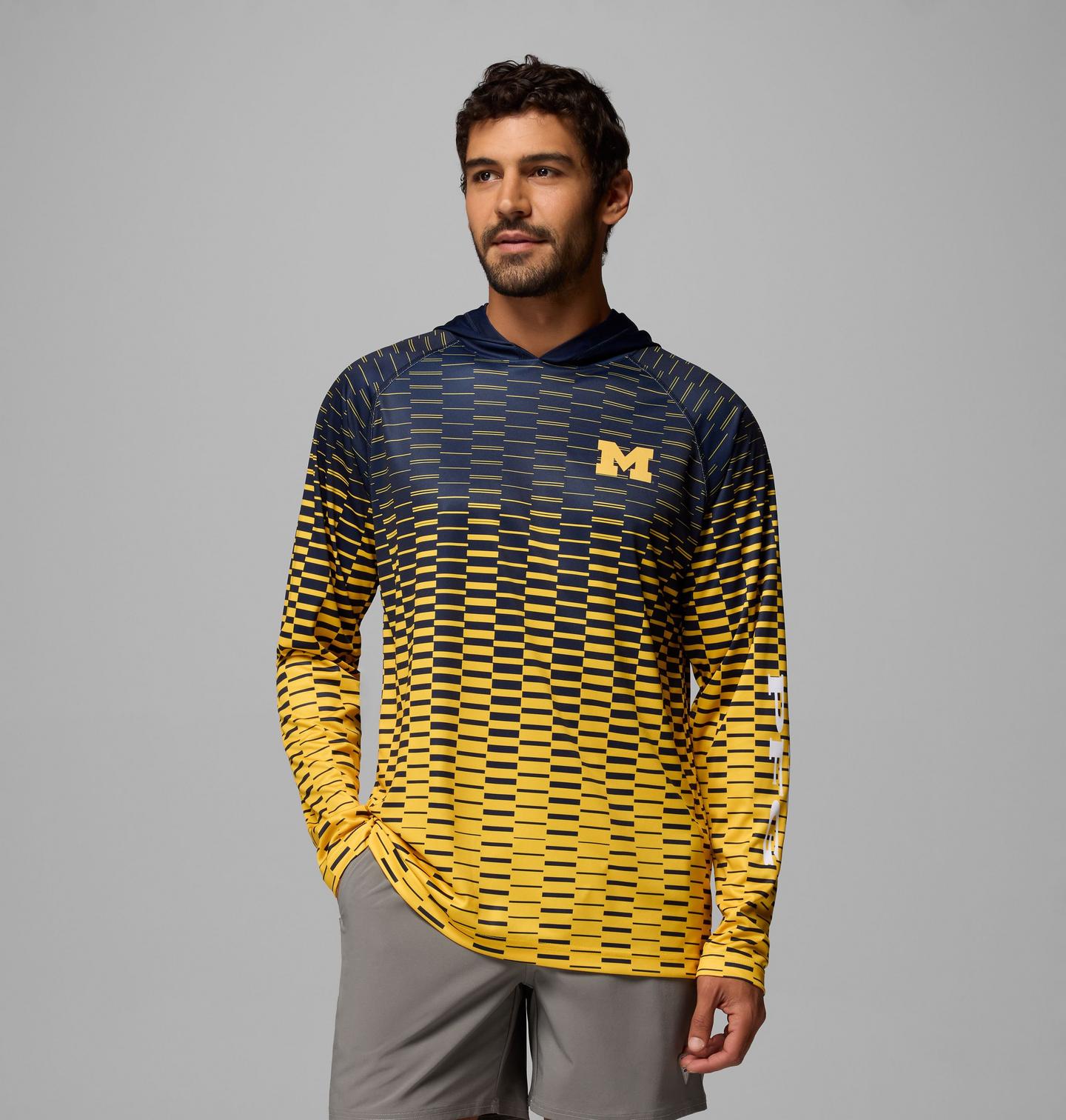 Мужское худи Columbia Collegiate PFG Super Terminal Tackle - Michigan, цвет: Тёмно-синий / Жёлтый — фото 1