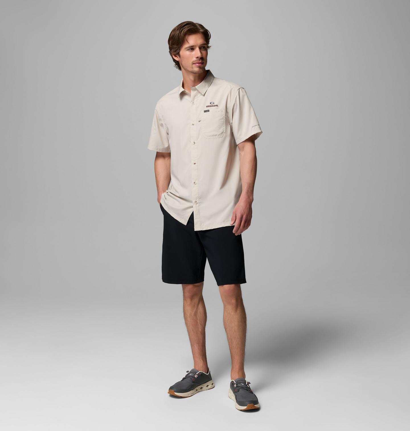 Мужская рубашка Columbia Collegiate PFG Slack Tide Camp - Georgia, цвет: Серо-бежевый — фото 2
