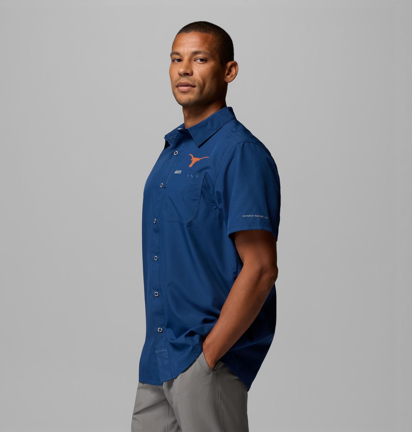 Мужская рубашка Columbia Collegiate PFG Slack Tide Camp Shirt - Texas, цвет: Карбоновый — фото 3