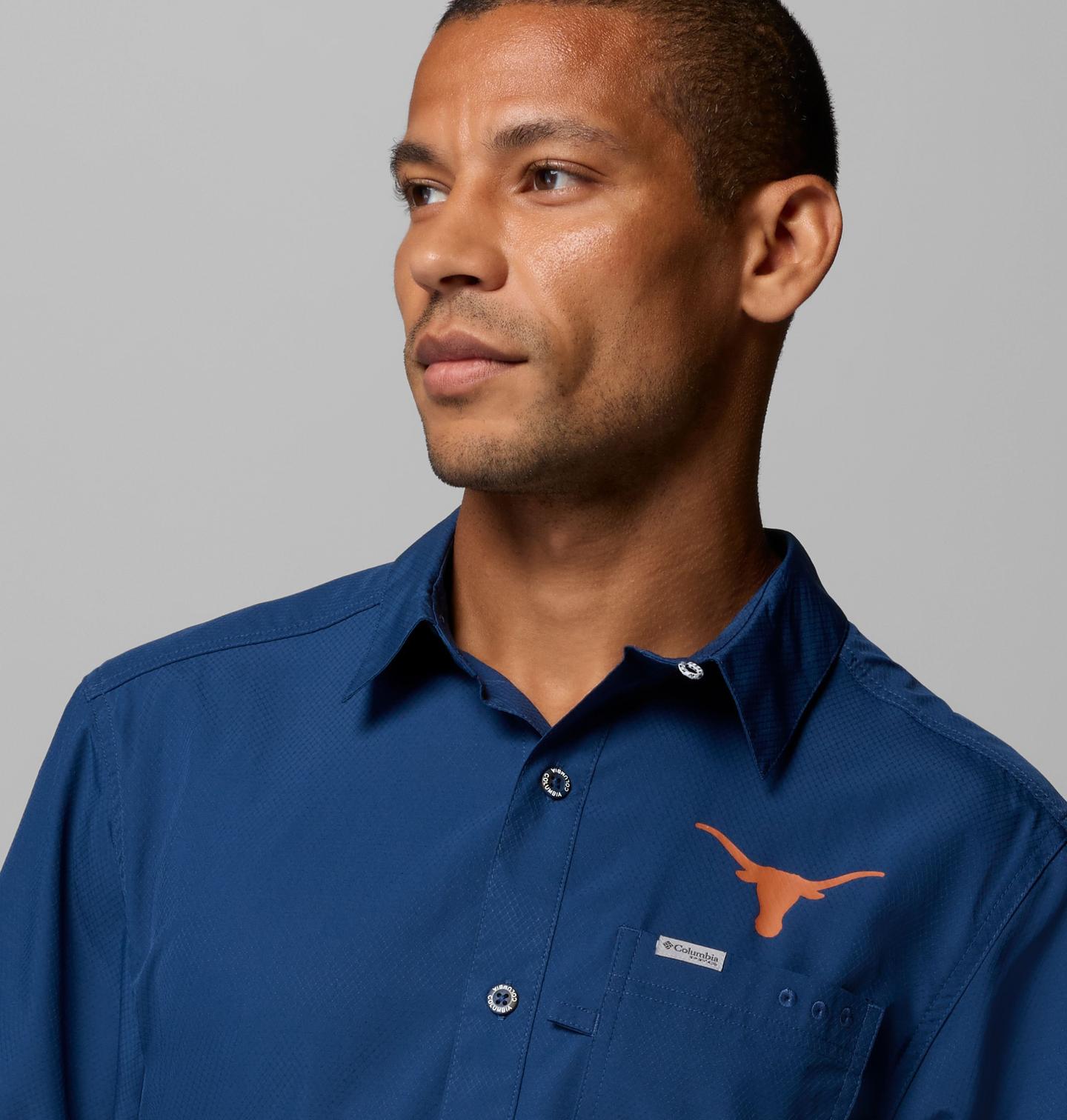 Мужская рубашка Columbia Collegiate PFG Slack Tide Camp Shirt - Texas, цвет: Карбоновый — фото 4