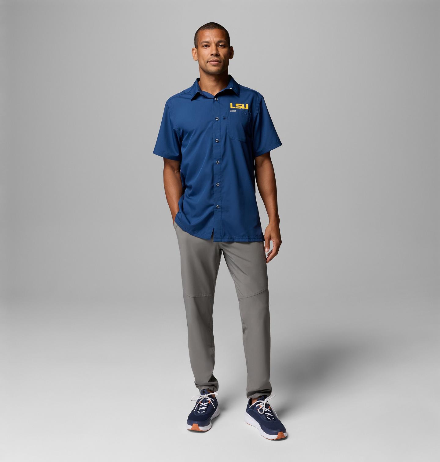 Мужская рубашка Columbia Collegiate PFG Slack Tide Camp Shirt - LSU, цвет: Карбоновый — фото 2