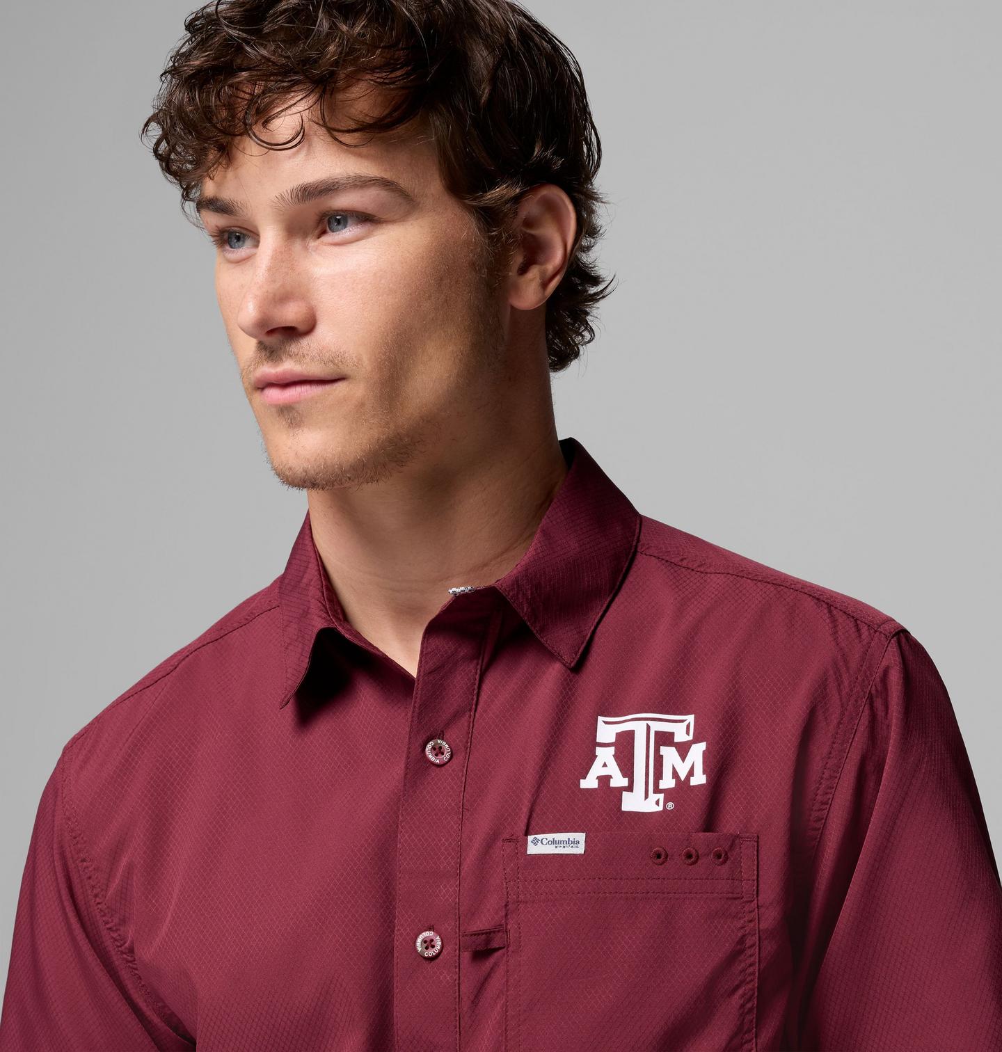 Мужская рубашка Columbia Collegiate PFG Slack Tide Camp Shirt - Texas A&M, цвет: Глубокий тёмно-бордовый — фото 3