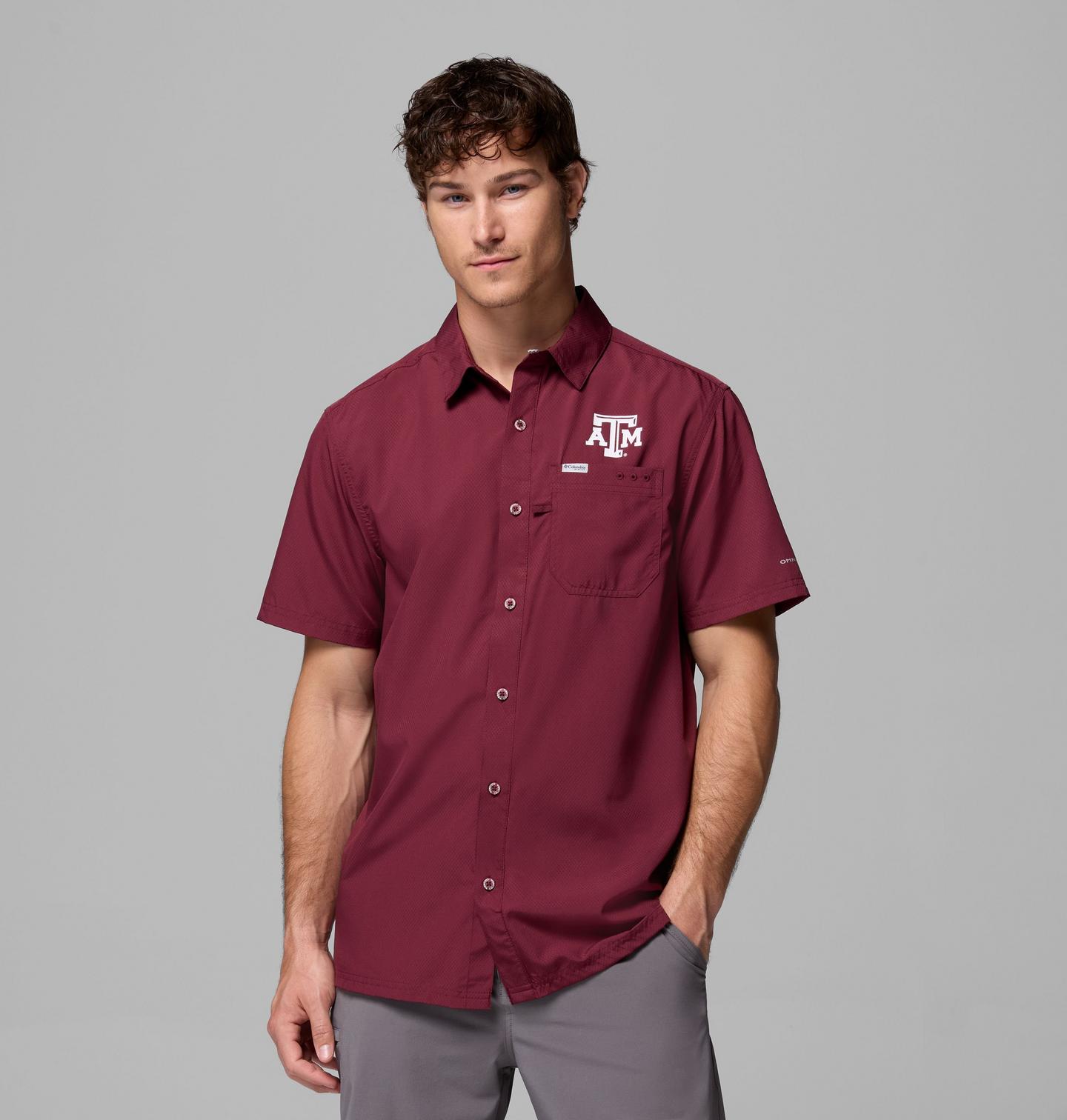 Мужская рубашка Columbia Collegiate PFG Slack Tide Camp Shirt - Texas A&M, цвет: Глубокий тёмно-бордовый — фото 1