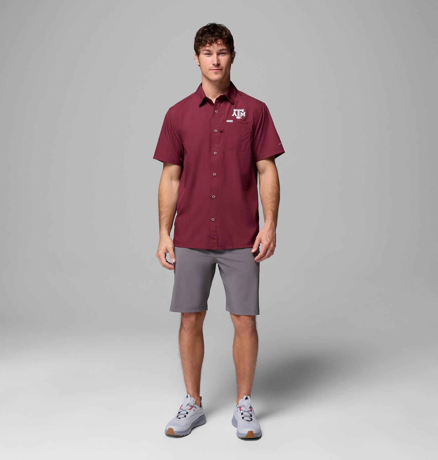 Мужская рубашка Columbia Collegiate PFG Slack Tide Camp Shirt - Texas A&M, цвет: Глубокий тёмно-бордовый — фото 2