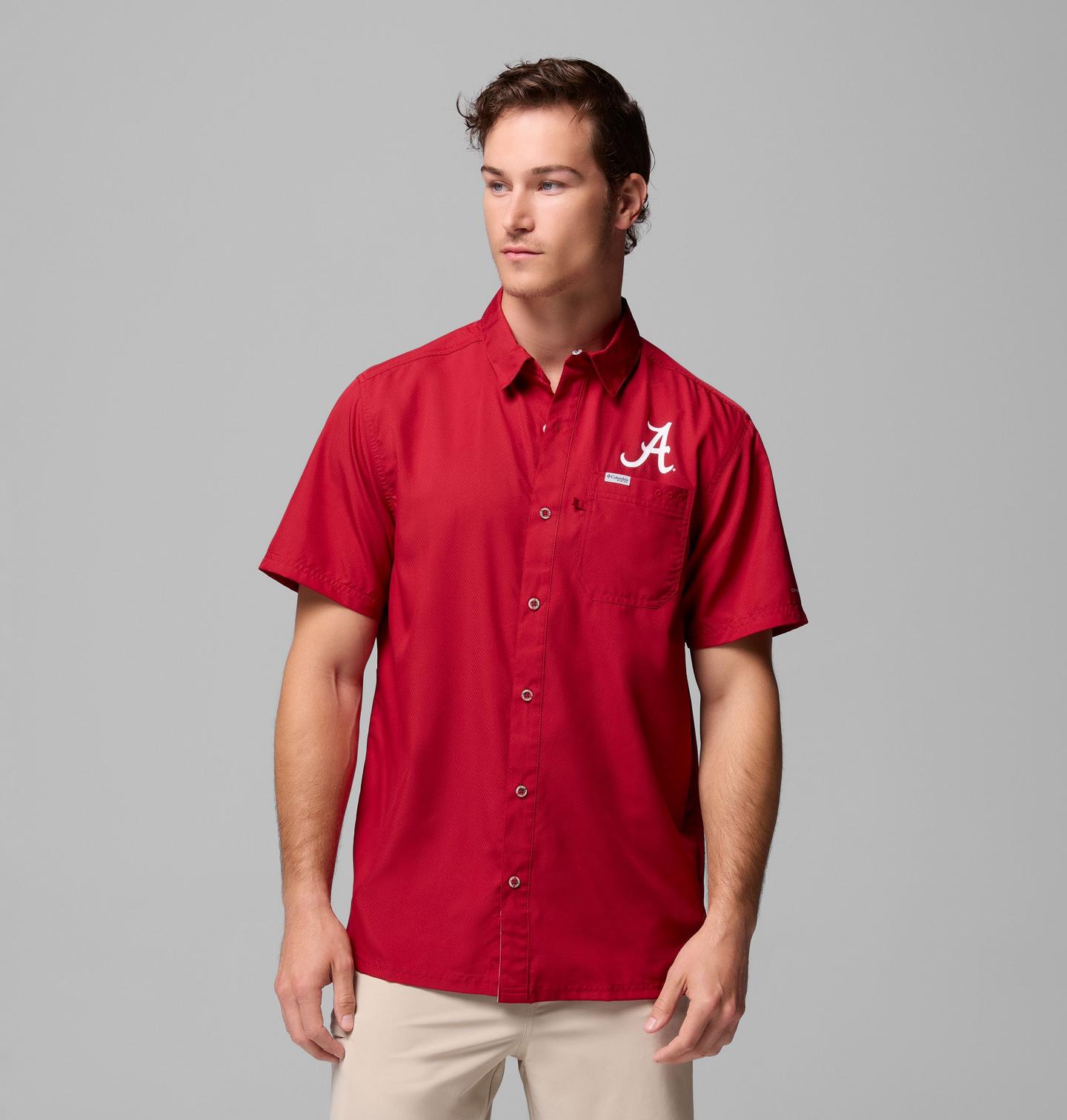 Мужская рубашка Columbia Collegiate PFG Slack Tide Camp Shirt - Alabama, цвет: Красный бархатный — фото 1