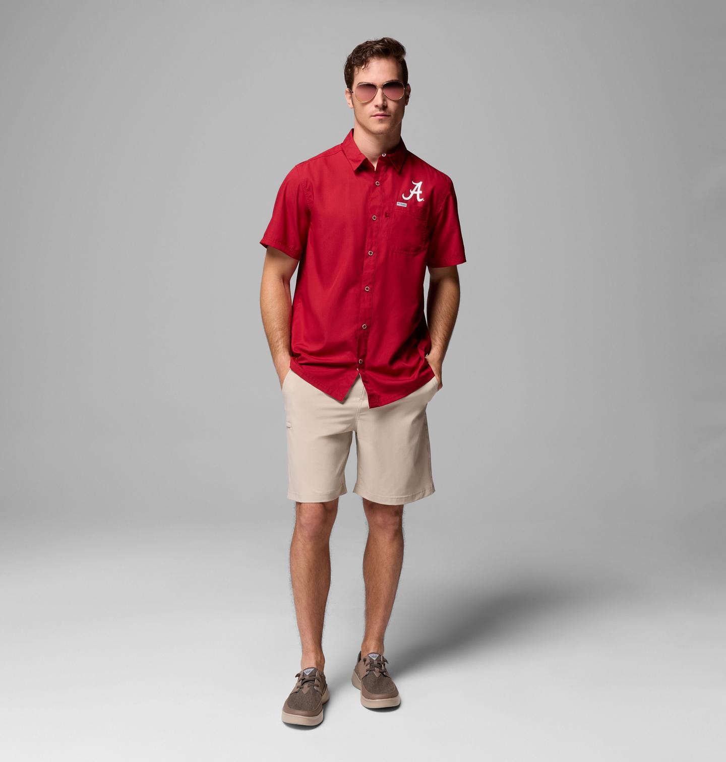 Мужская рубашка Columbia Collegiate PFG Slack Tide Camp Shirt - Alabama, цвет: Красный бархатный — фото 2