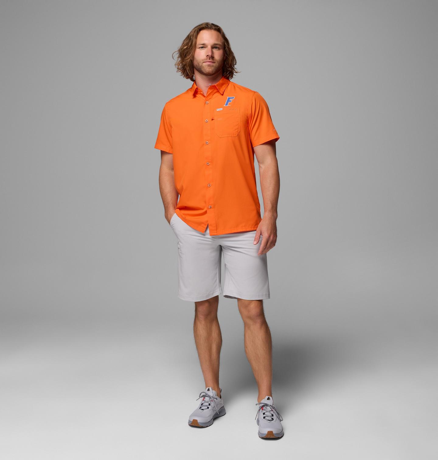 Мужская рубашка Columbia Collegiate PFG Slack Tide Camp Shirt - Florida, цвет: Оранжевый — фото 2