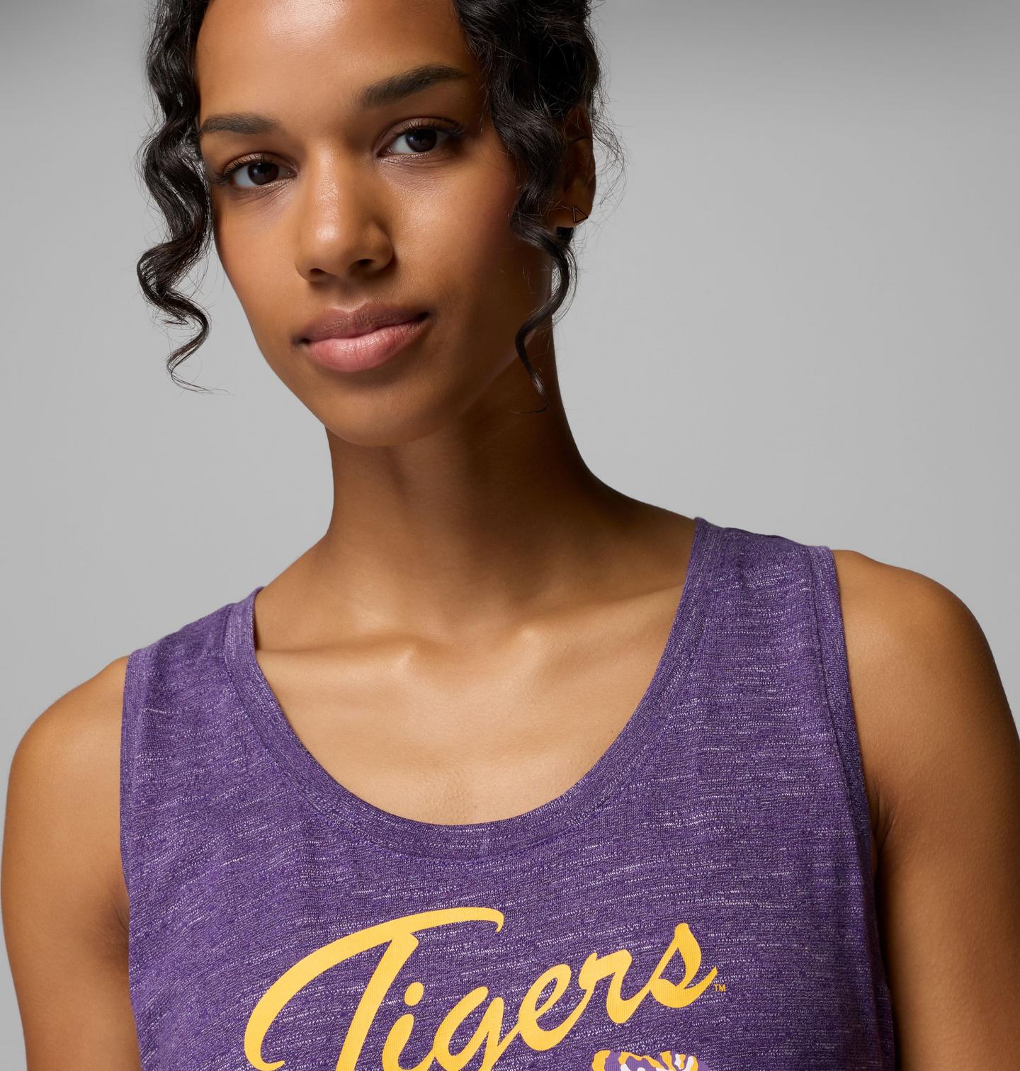 Женский топ Columbia Collegiate Cades Cape Tank - LSU, цвет: Яркий фиолетовый — фото 4
