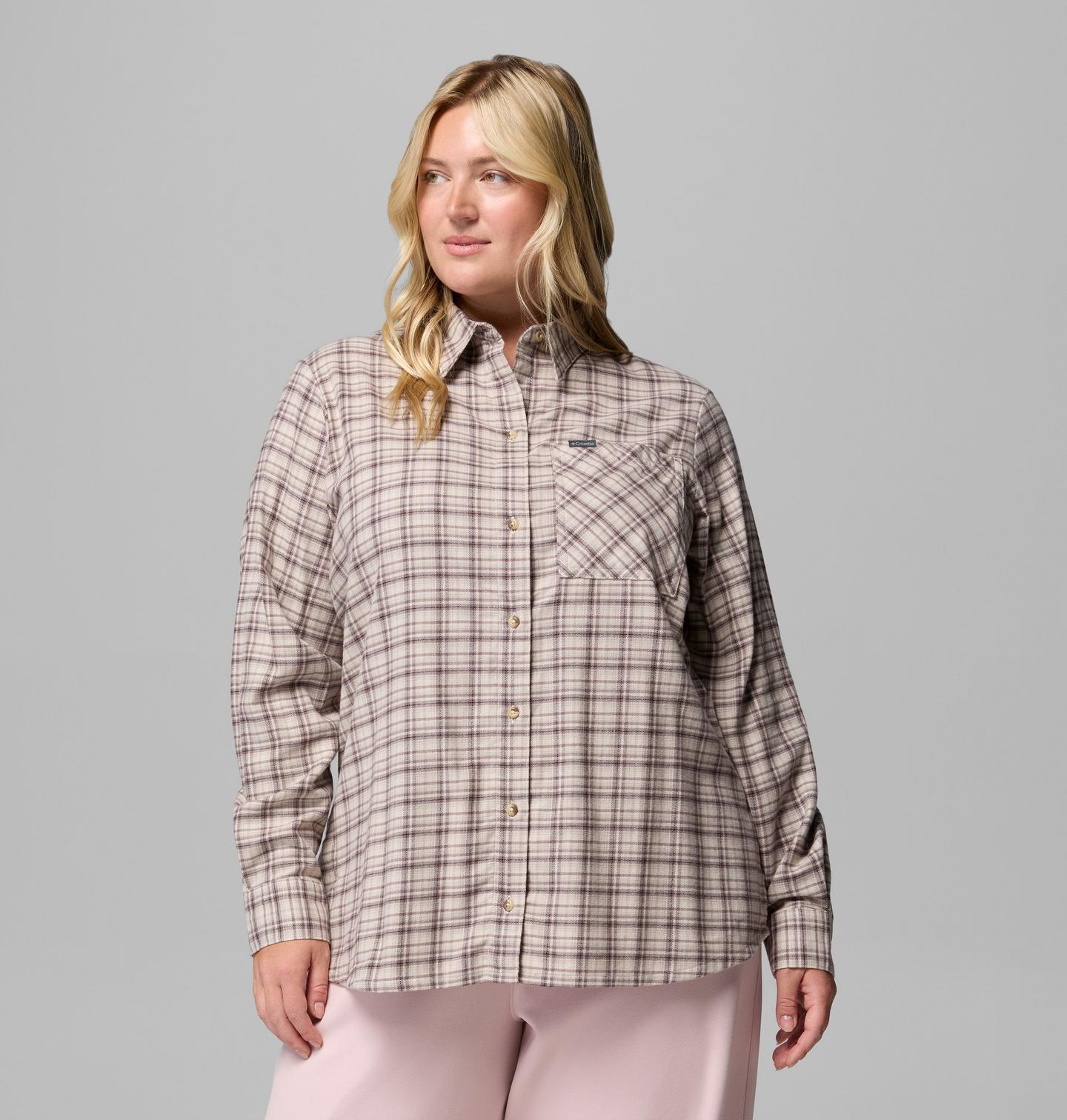 Женская рубашка Columbia Calico Basin Flannel Long Sleeve Shirt - Plus Size, цвет: Серо-бежевый / В клетку — фото 1