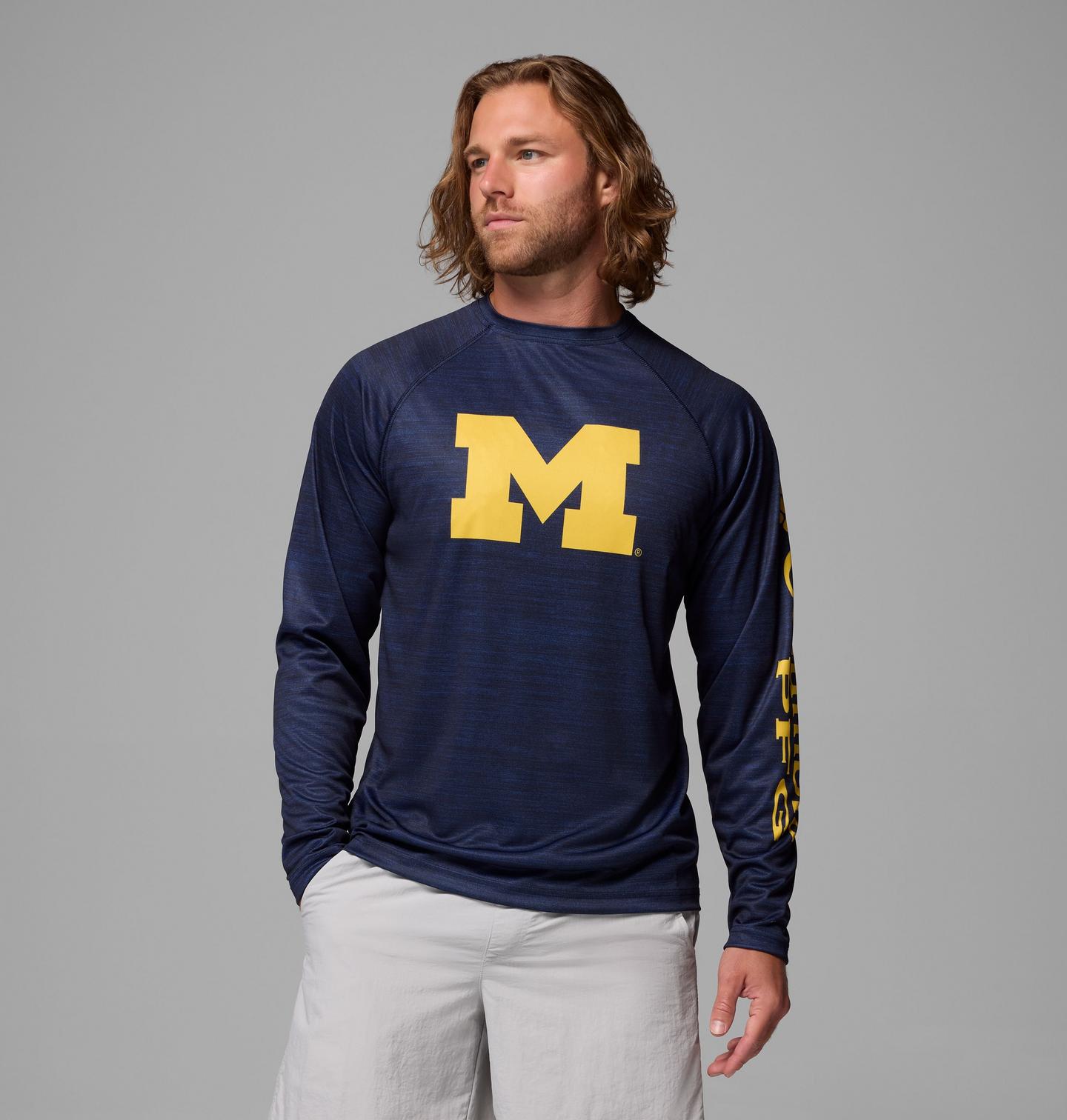 Мужская рубашка Columbia Collegiate PFG Terminal Tackle Heather Long Sleeve Shirt - Michigan, цвет: Тёмно-синий меланжевый — фото 1