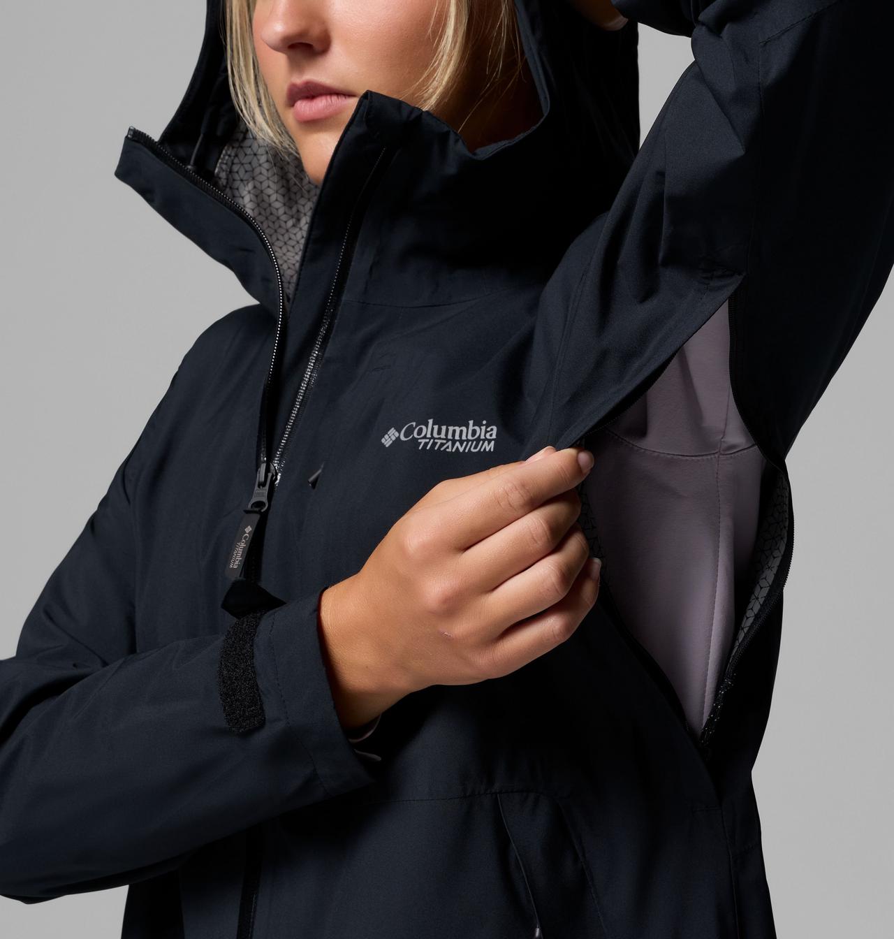 Women's Omni-Tech™ AmpliDry™ II Shell | 010 | S 9