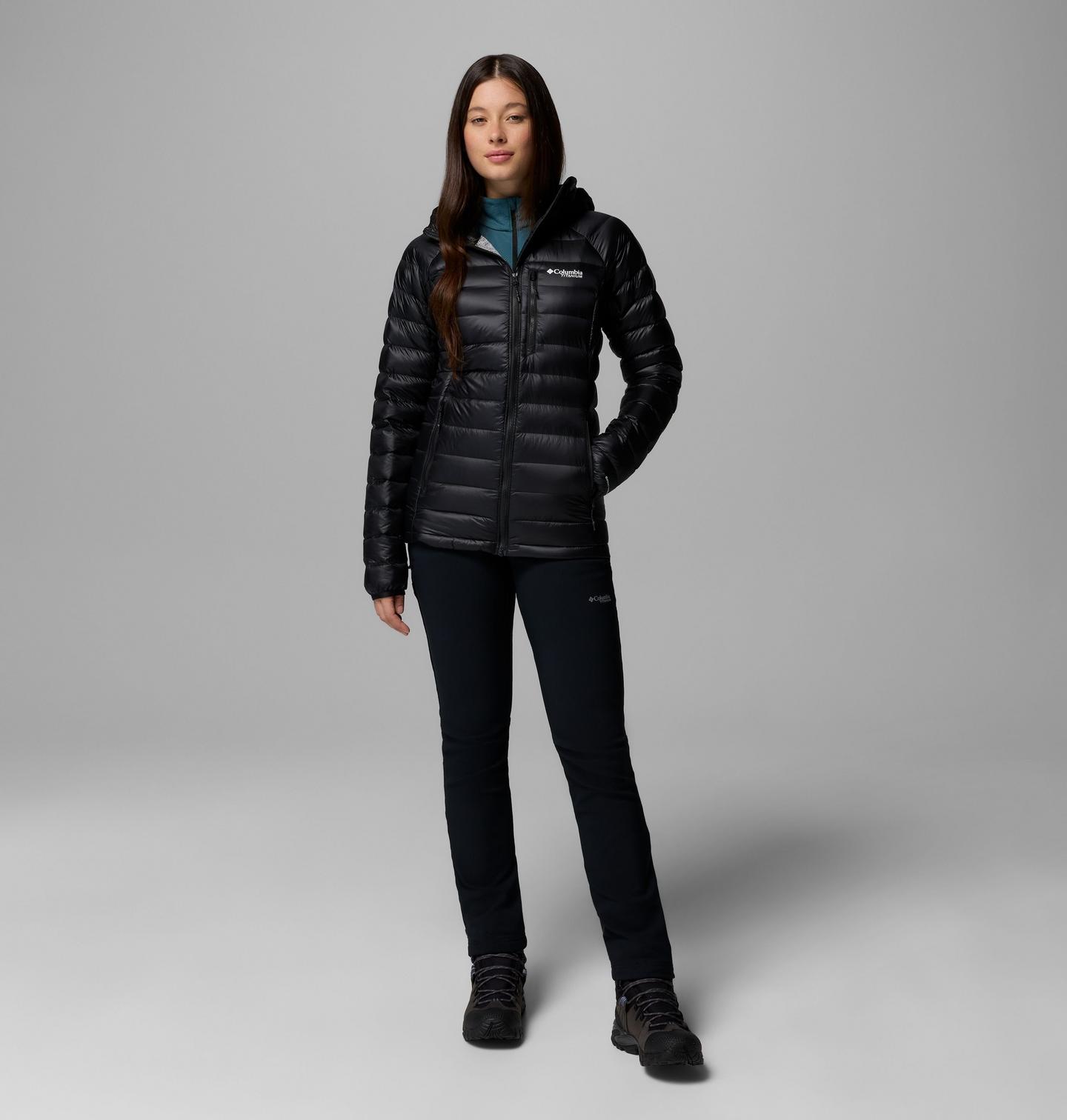 Женская куртка Columbia Arctic Crest Down Hooded, цвет: Чёрный — фото 2