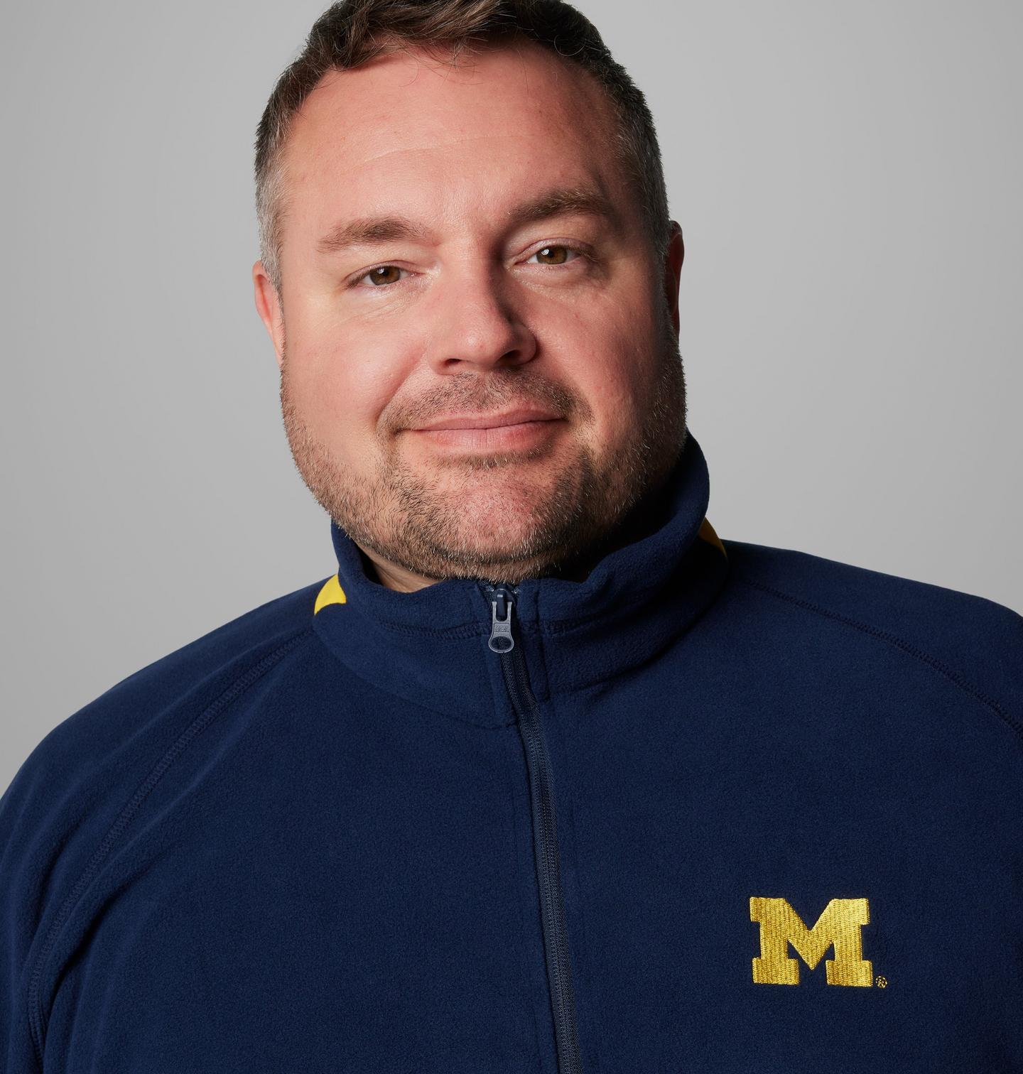 Мужская куртка Columbia Collegiate Flanker IV Fleece Jacket - Big - Michigan, цвет: Тёмно-синий / Жёлтый — фото 4