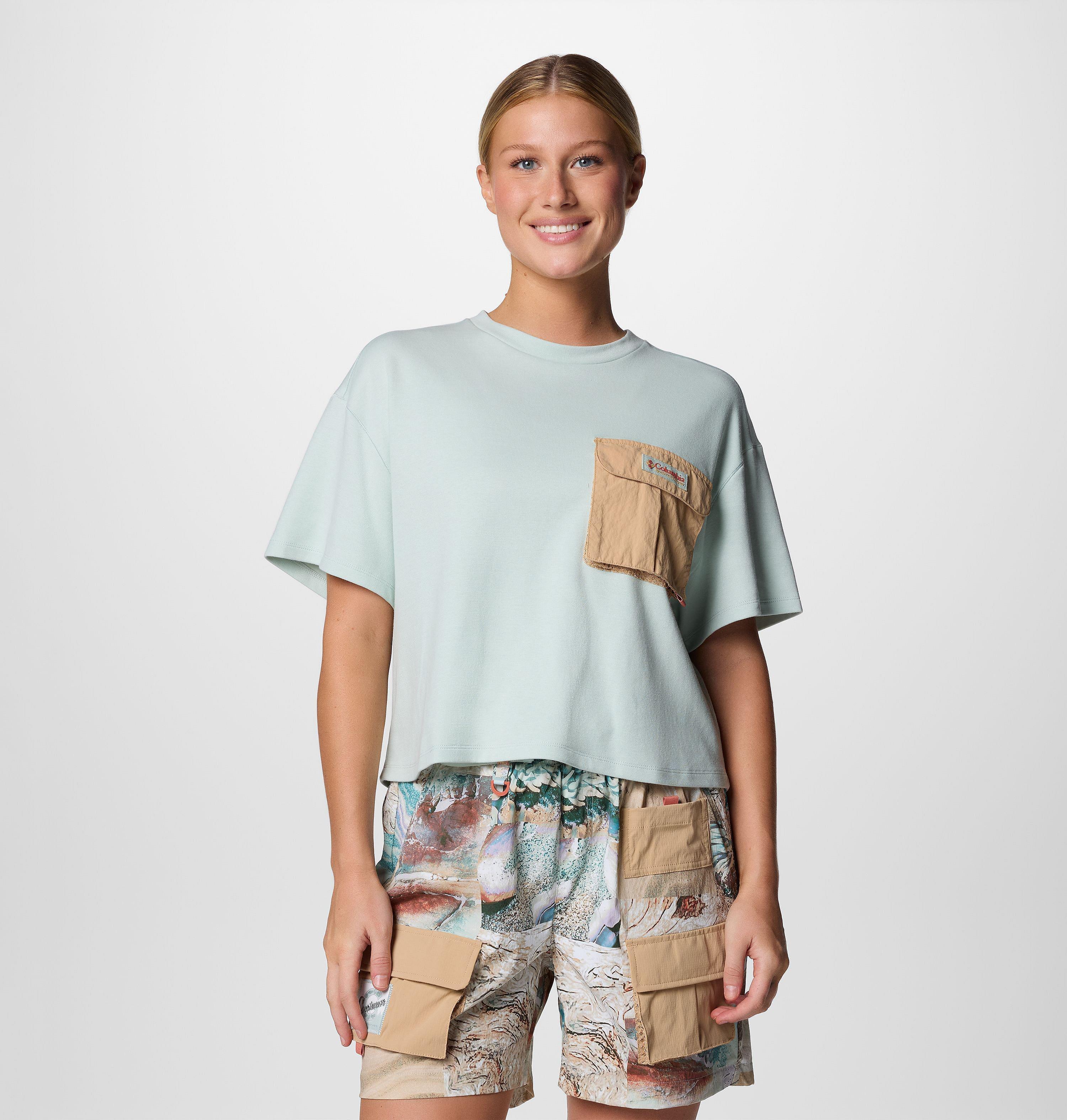 Columbia Women's Cove Beach  Cropped Pocket T-Shirt-