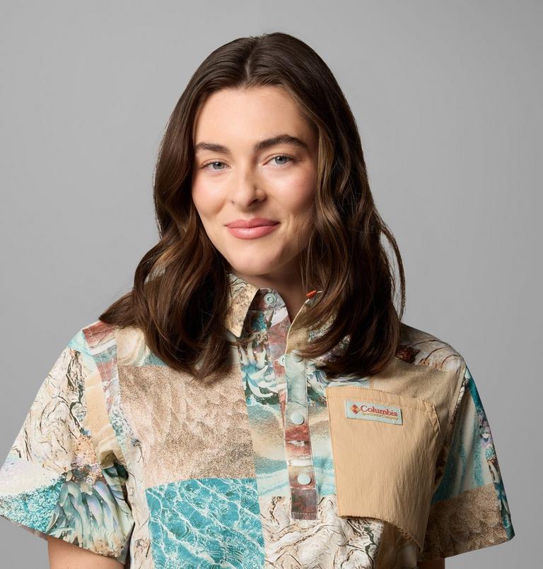 Camisa corta de manga corta con estampado Cove Beach para mujer, Color: Cool Green Coastal, Canoe, image 4