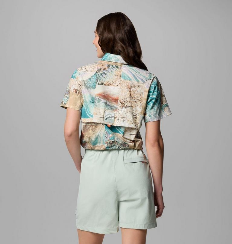 Camisa corta de manga corta con estampado Cove Beach para mujer, Color: Cool Green Coastal, Canoe, image 2