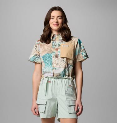 Camisa corta de manga corta con estampado Cove Beach para mujer, Color: Cool Green Coastal, Canoe, image 1