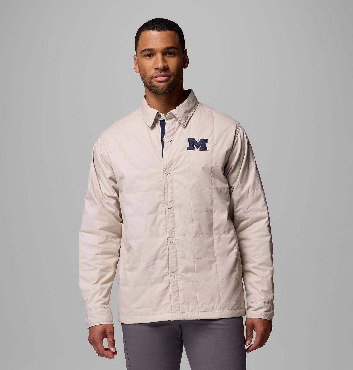 Мужская куртка Columbia Collegiate Campus Roam Quilted Shirt Jacket - Michigan, цвет: Серо-бежевый — фото 1