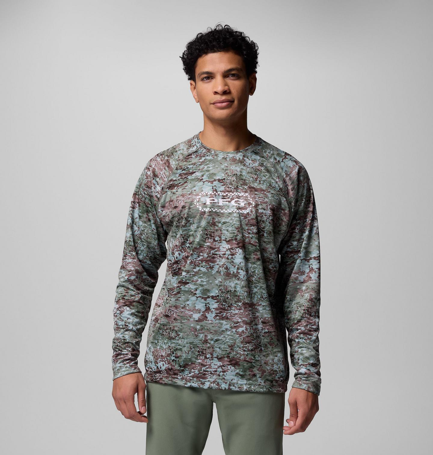 Мужская рубашка Columbia PFG Super Solar Stream Border Hex Long Sleeve, цвет: Кипарисовый — фото 1