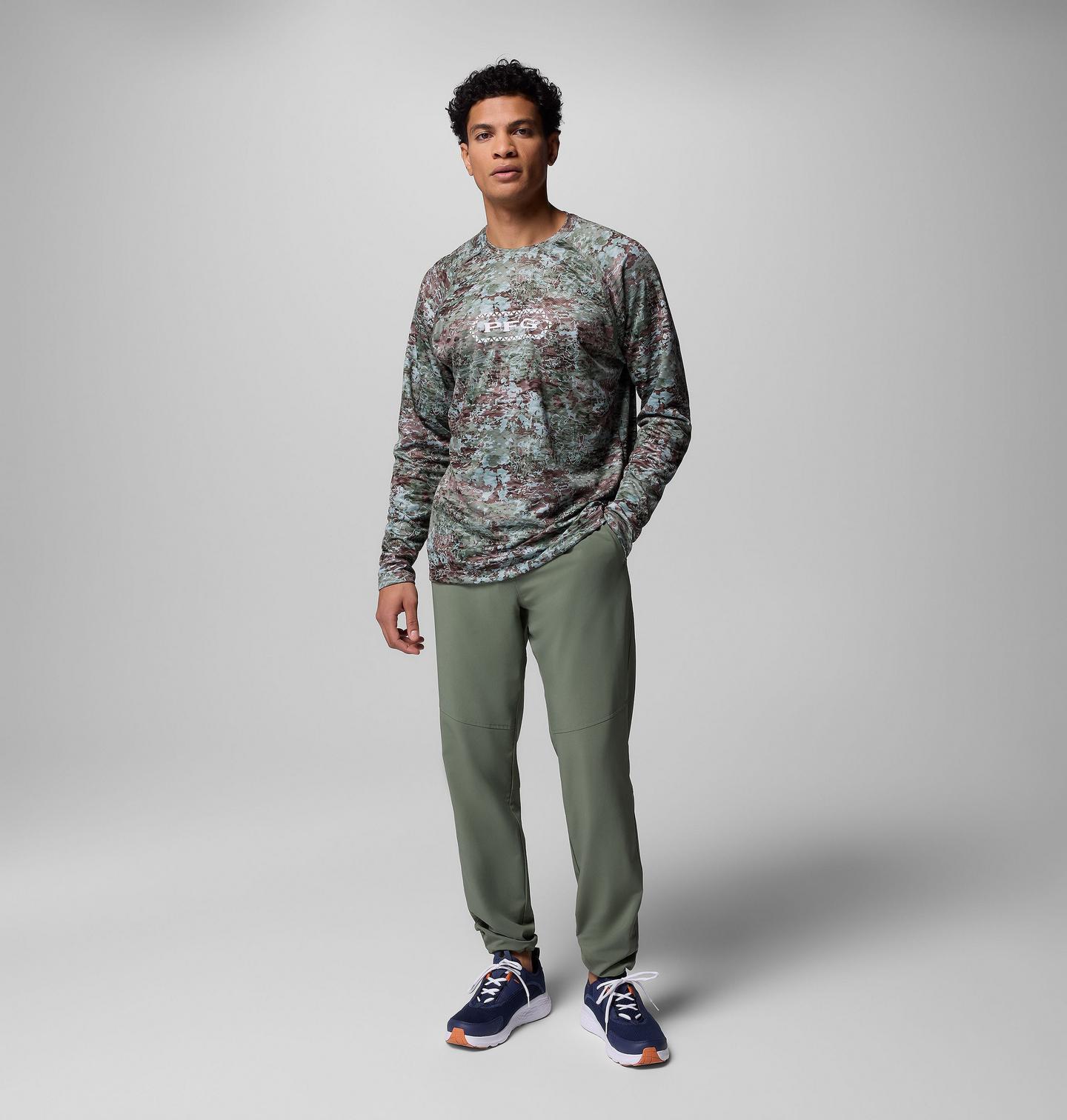 Мужская рубашка Columbia PFG Super Solar Stream Border Hex Long Sleeve, цвет: Кипарисовый — фото 2