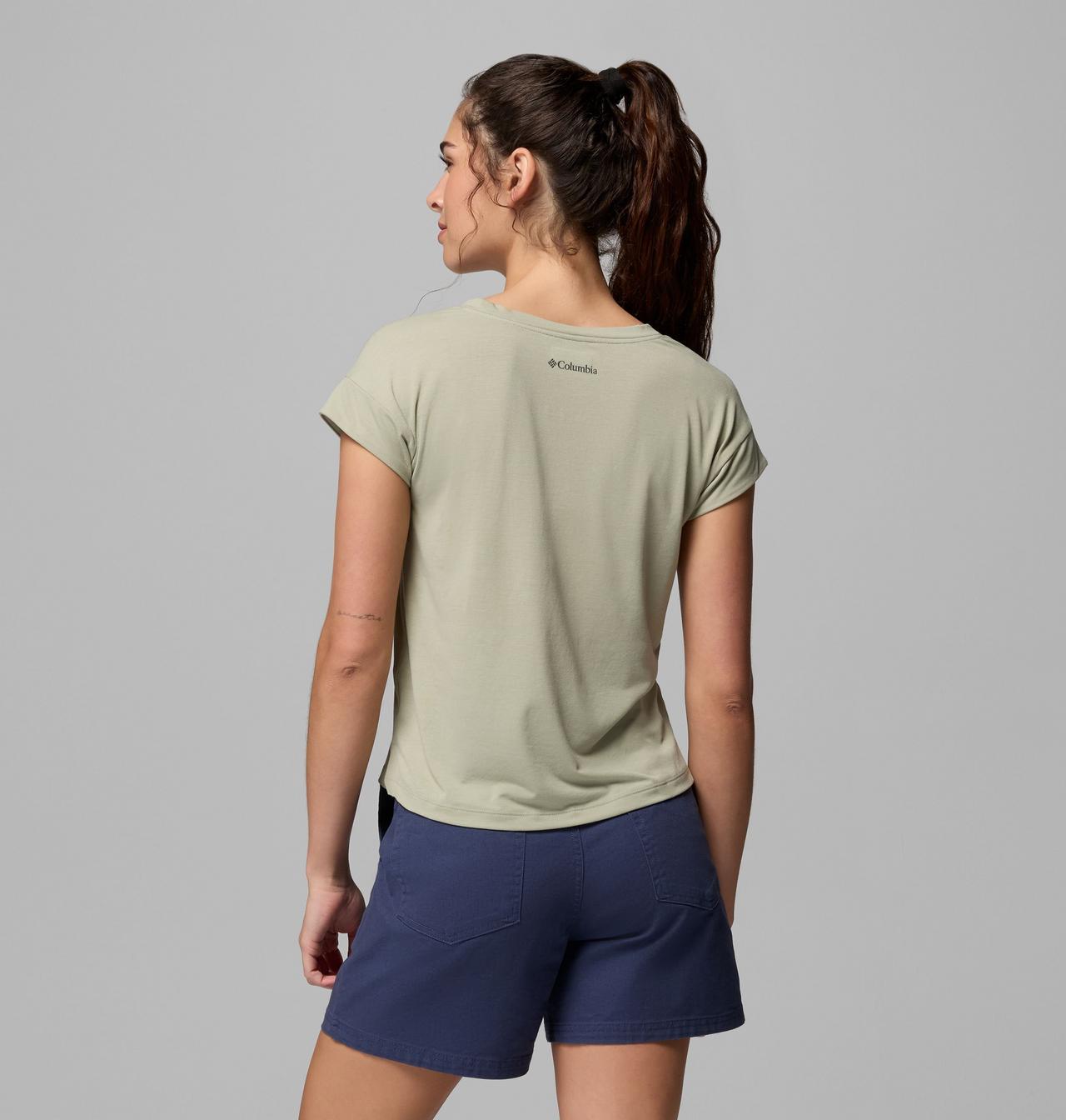 Women's Daniela Falls V-Neck Short Sleeve T-Shirt | 348 | M 3
