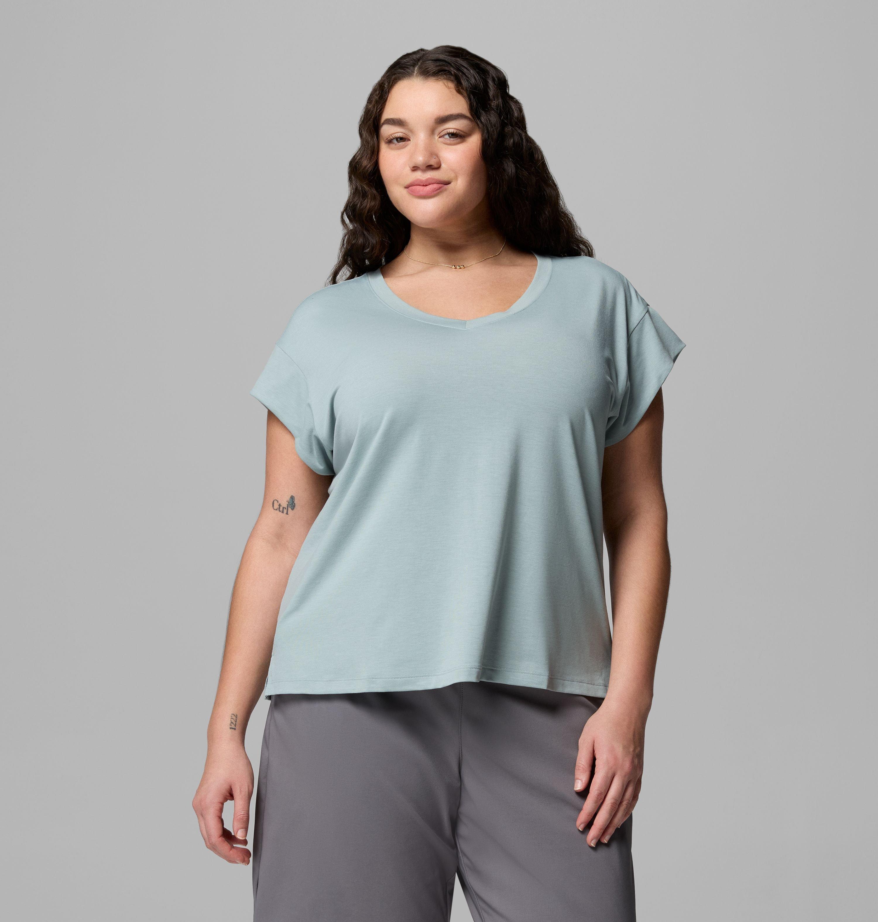 Columbia Women's Daniela Falls V-Neck Short Sleeve Tee - Plus Size-