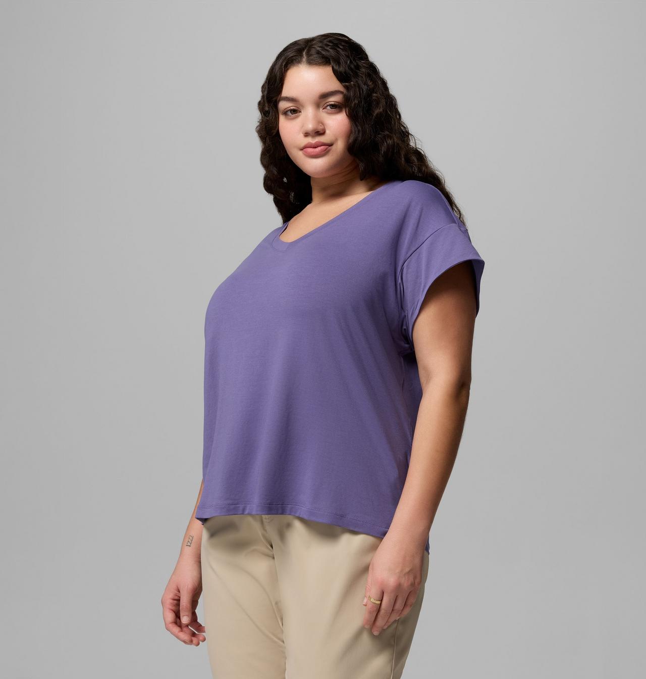Daniela Falls™ V-Neck SS Tee | 525 | 1X 4