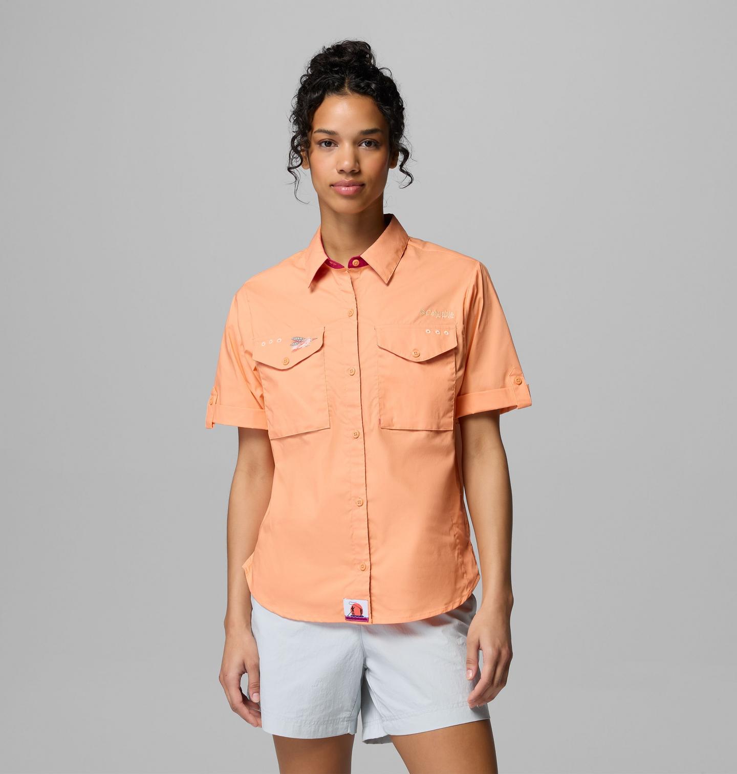 Женские рубашки Columbia PFG Bonefish Flats Short Sleeve, цвет: Персиковый / Розовый — фото 1