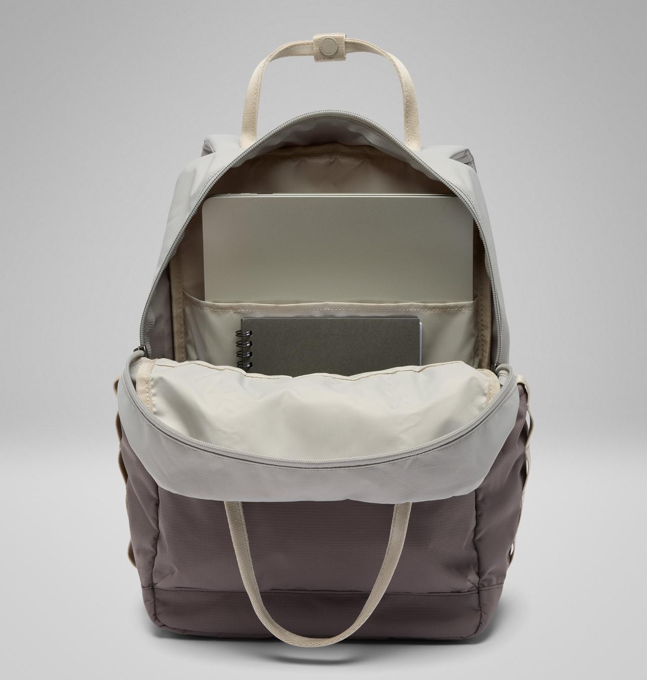 Unisex Trail Traveler™ II 18L Backpack |