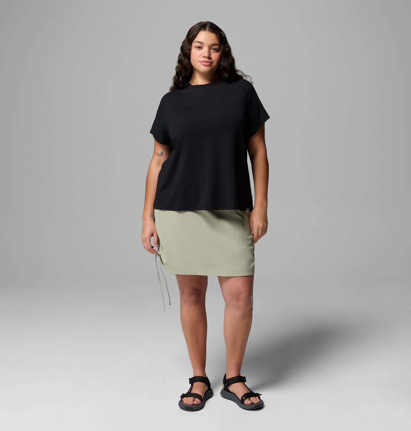Женская футболка Columbia CSC Soft Stretch Short Sleeve T-Shirt - Plus Size, цвет: Чёрный — фото 2