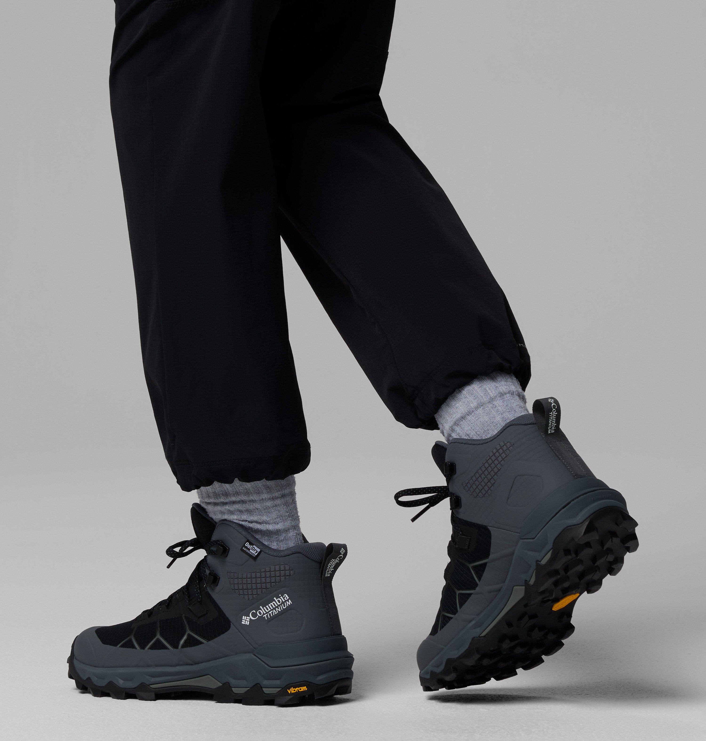 Women's Peakfreak Titanium OutDry Mid Shoe - Wide | 010 | 7 10