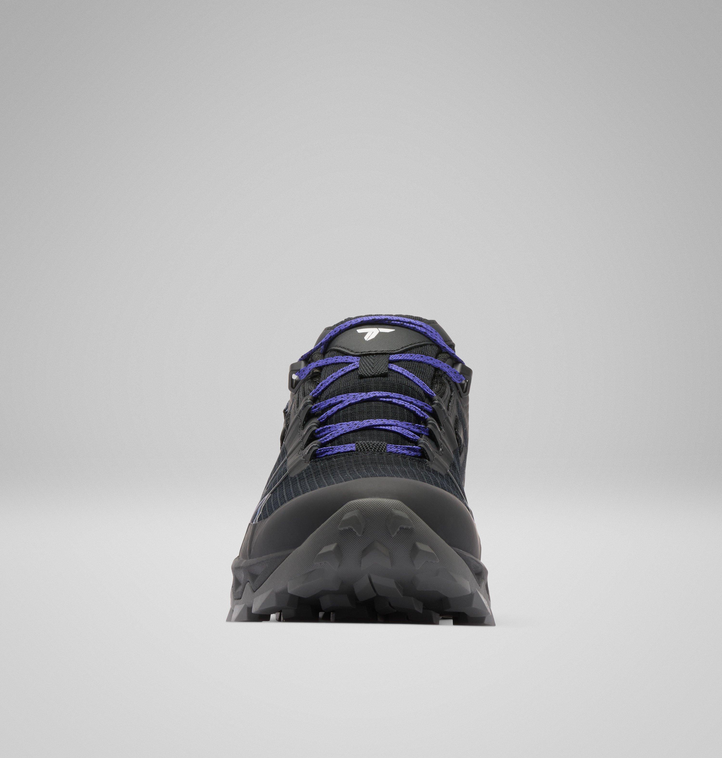 Women's Peakfreak Titanium OutDry Shoe - Wide | 012 | 7.5 8