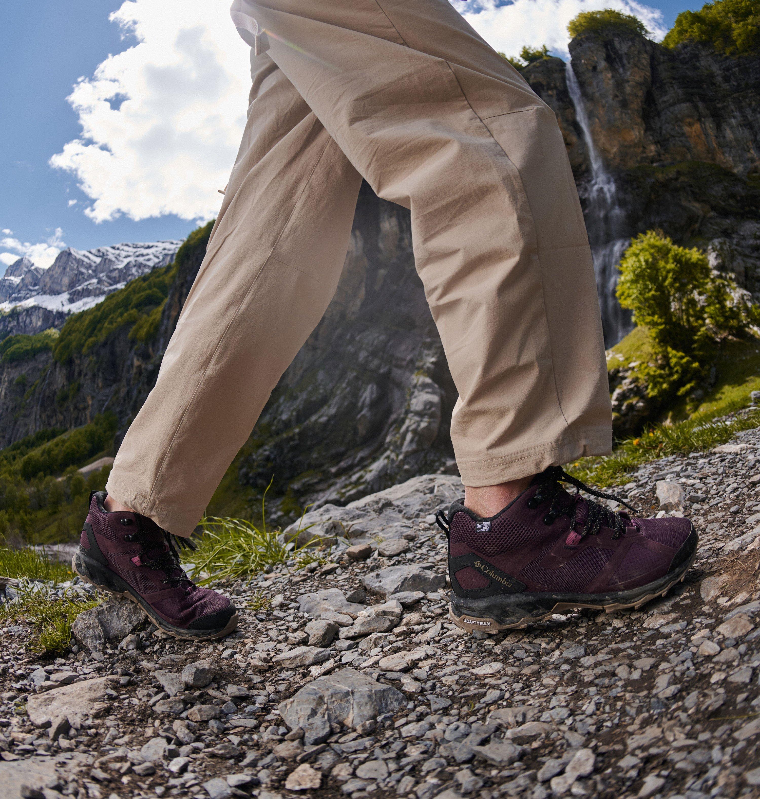 Women's Peakfreak Hera II OutDry Mid Shoe | 607 | 6.5 12