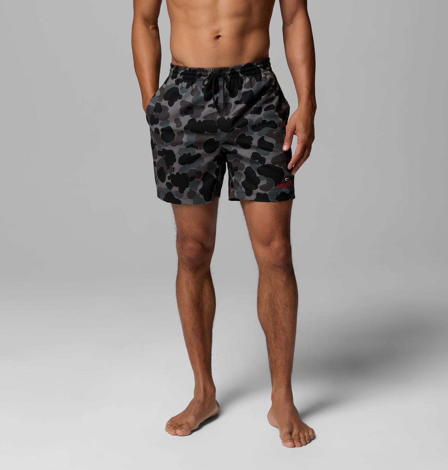 Мужские шорты Columbia Collegiate PFG Rambler Printed Shorts - Georgia, цвет: Чёрный камуфляжный — фото 1