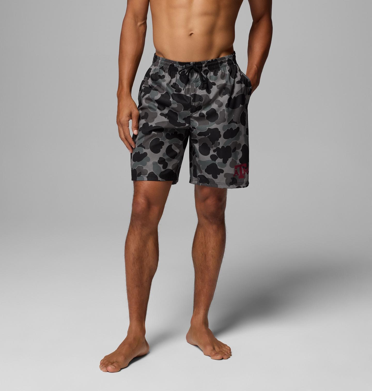 Мужские шорты Columbia Collegiate PFG Rambler Printed Shorts - Texas A&M, цвет: Чёрный камуфляжный — фото 1