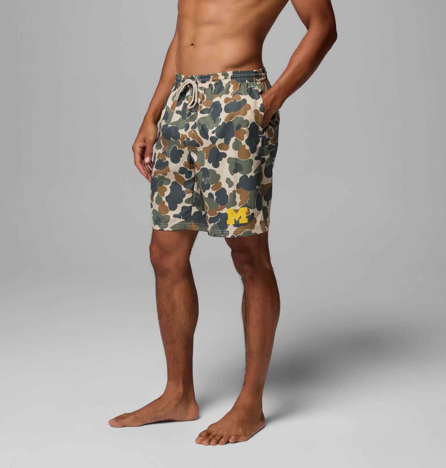 Мужские шорты Columbia Collegiate PFG Rambler Printed Shorts - Michigan, цвет: Камуфляжный — фото 3