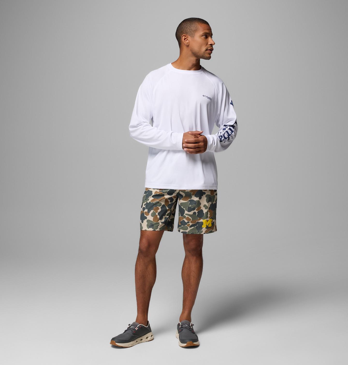 Мужские шорты Columbia Collegiate PFG Rambler Printed Shorts - Michigan, цвет: Камуфляжный — фото 2