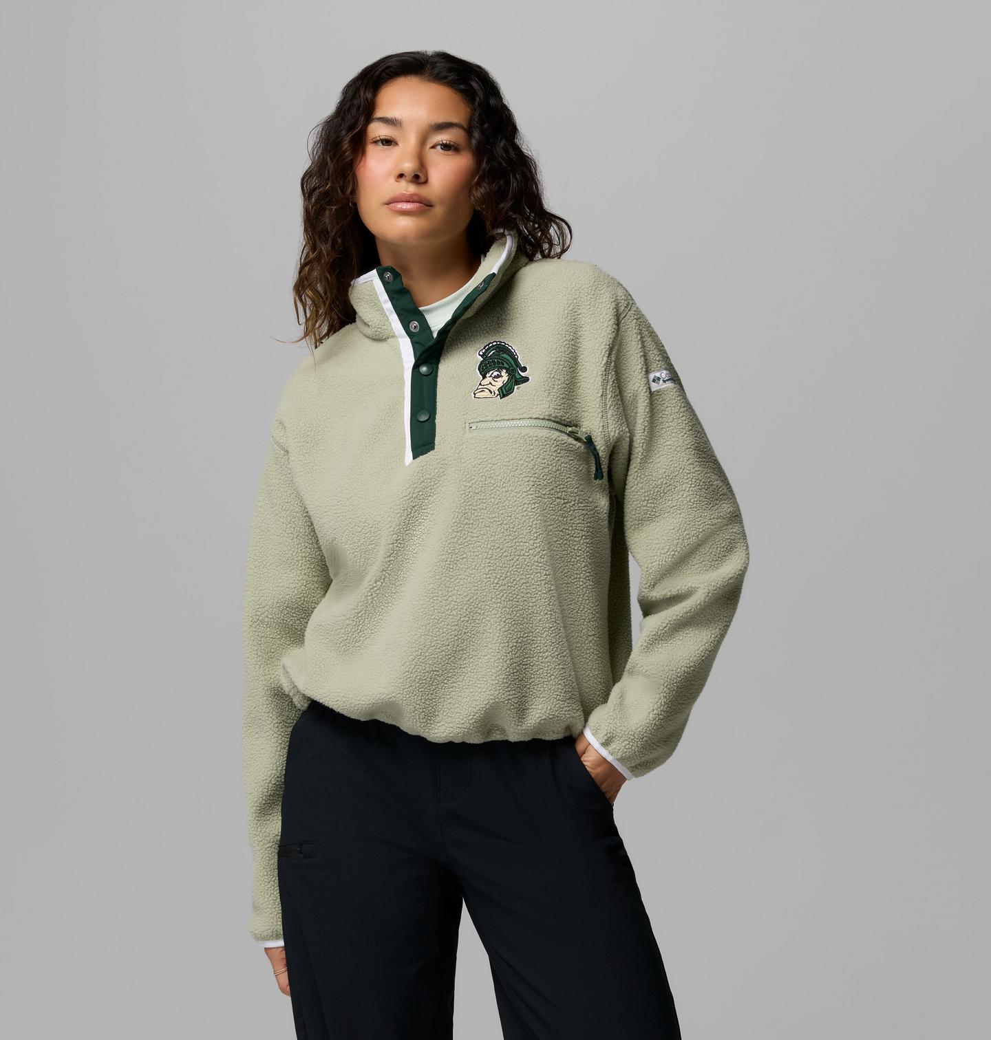 Женская укороченная флисовая кофта Columbia Collegiate Helvetia, Michigan State, цвет: Песочный — фото 1